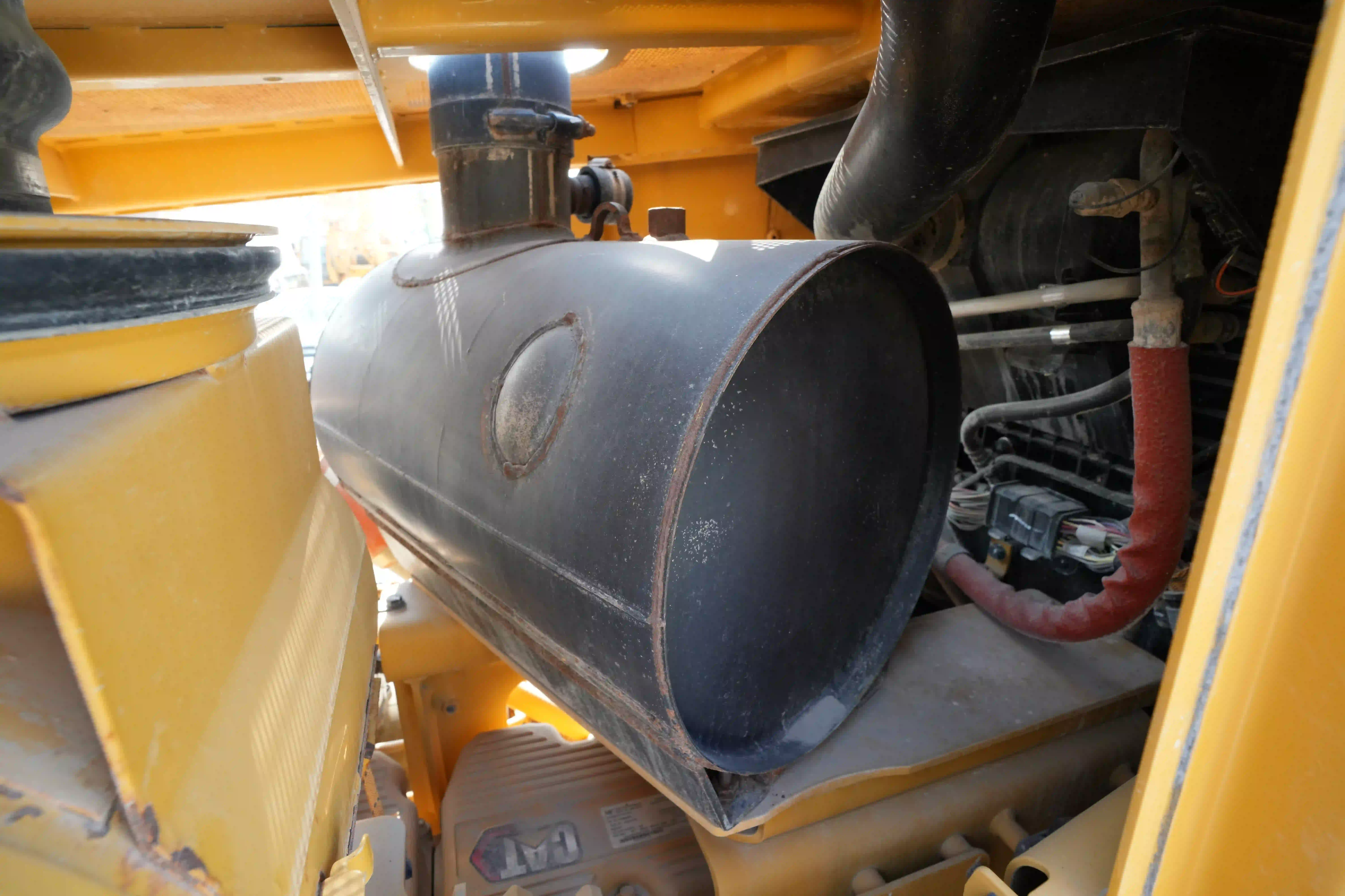 CDB-002-Cat-D8T-crawler-dozer-inspection-engine-exhaust-system-2