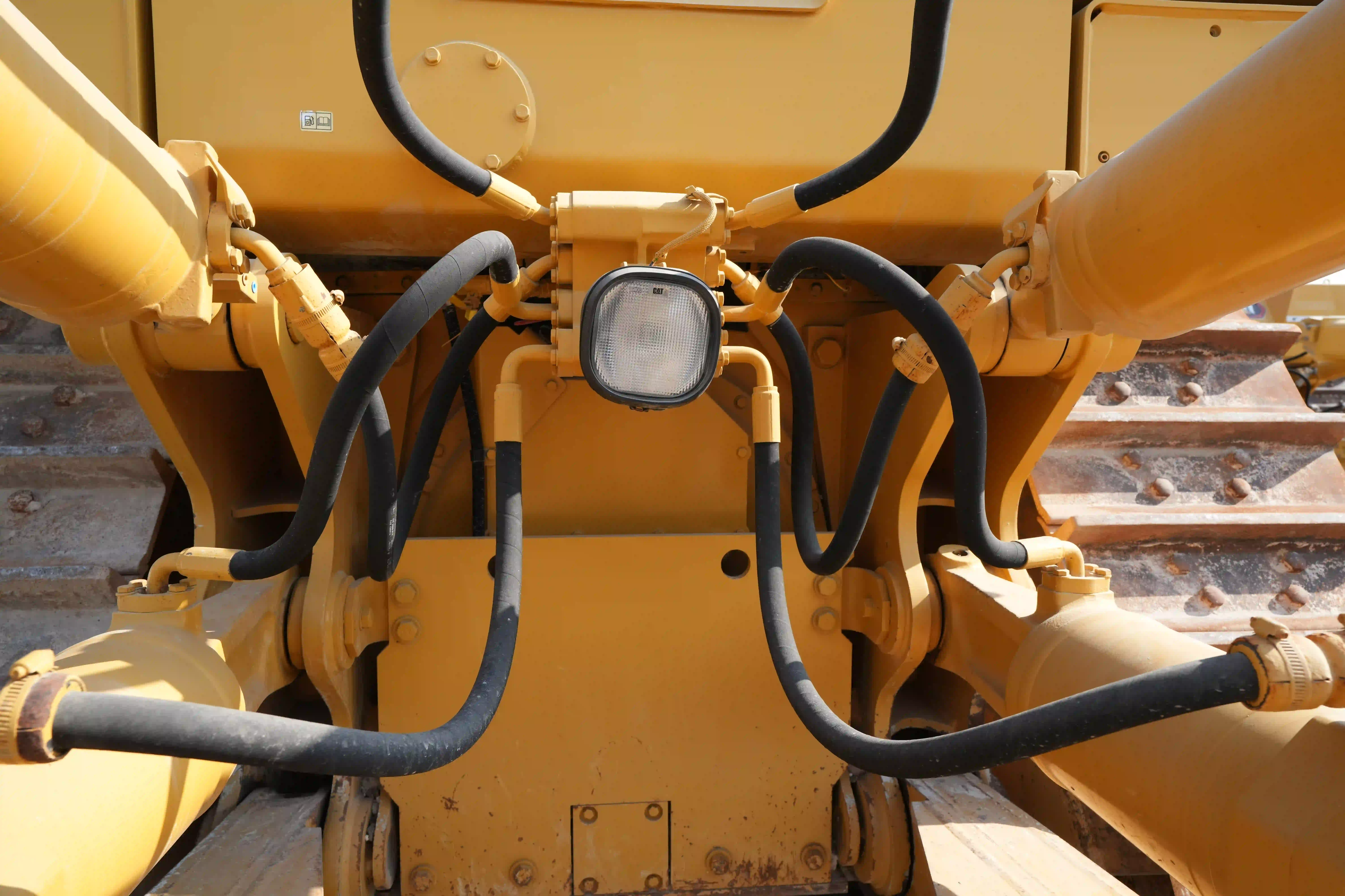 CDB-002-Cat-D8T-crawler-dozer-inspection-hydraulics-hydraulic-hoses-and-lines-3