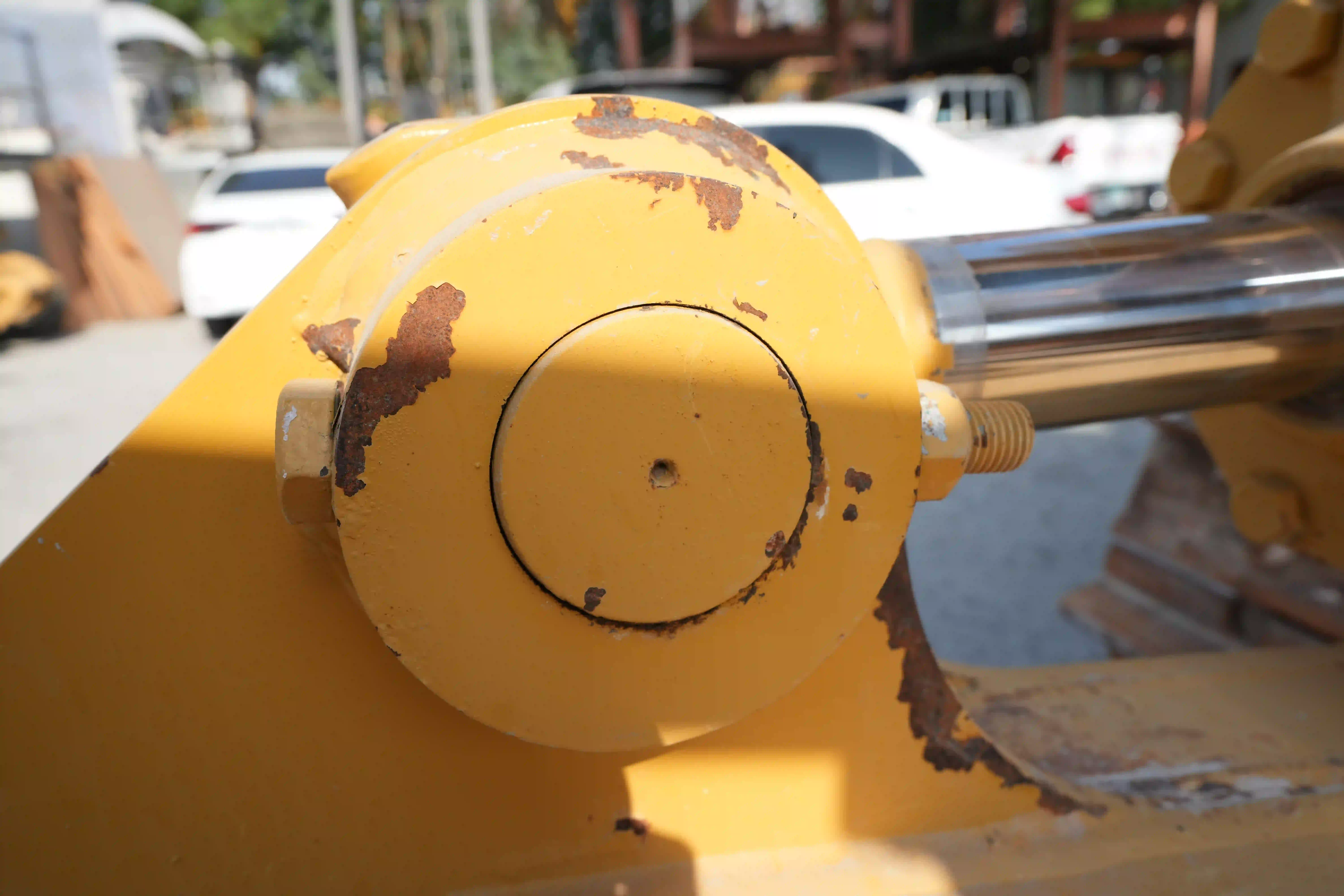 CDB-002-Cat-D8T-crawler-dozer-inspection-hydraulics-hydraulic-pins-locks-3