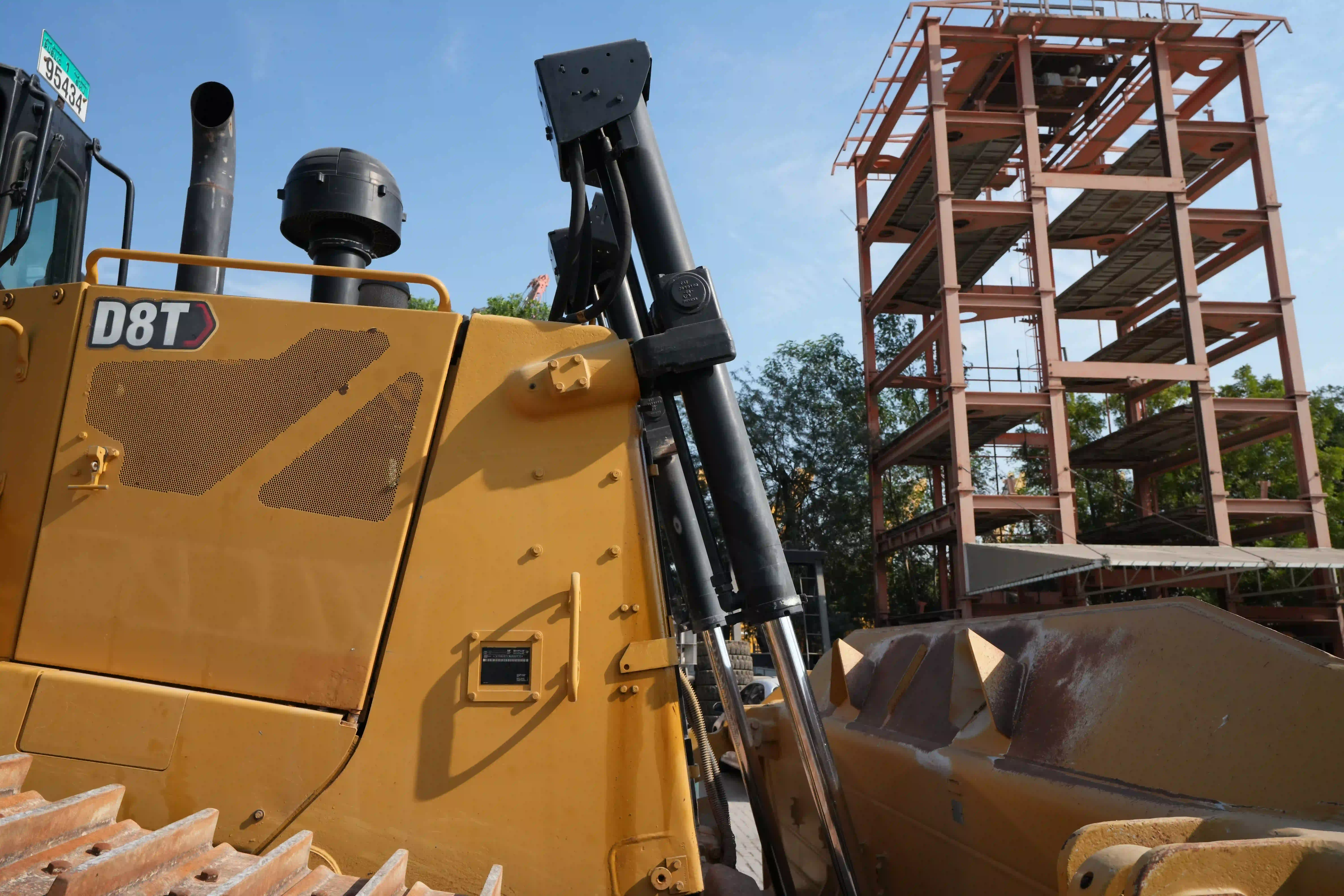 CDB-002-Cat-D8T-crawler-dozer-inspection-hydraulics-blade-lift-cylinders-4