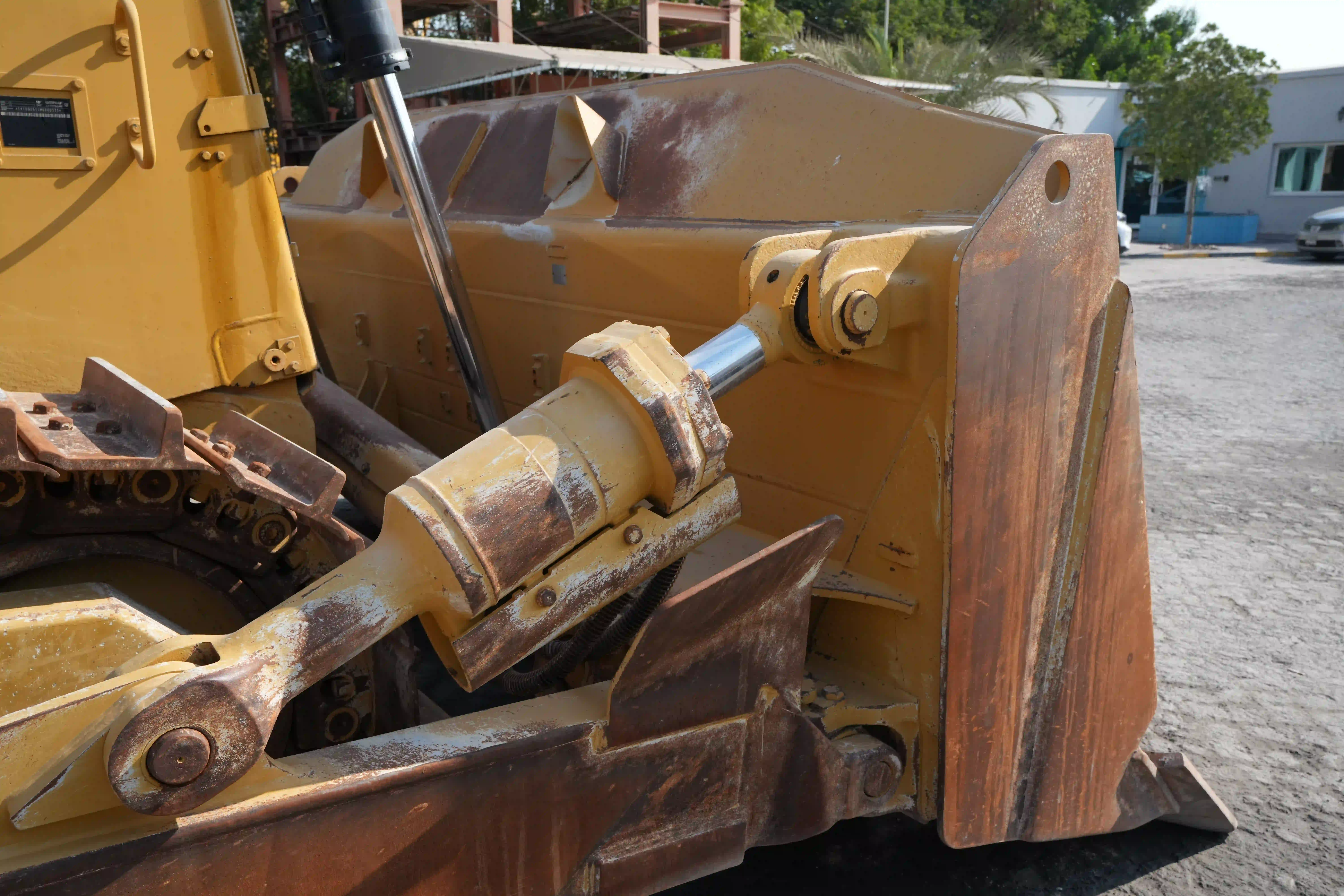 CDB-002-Cat-D8T-crawler-dozer-inspection-hydraulics-blade-tilt-cylinders-1