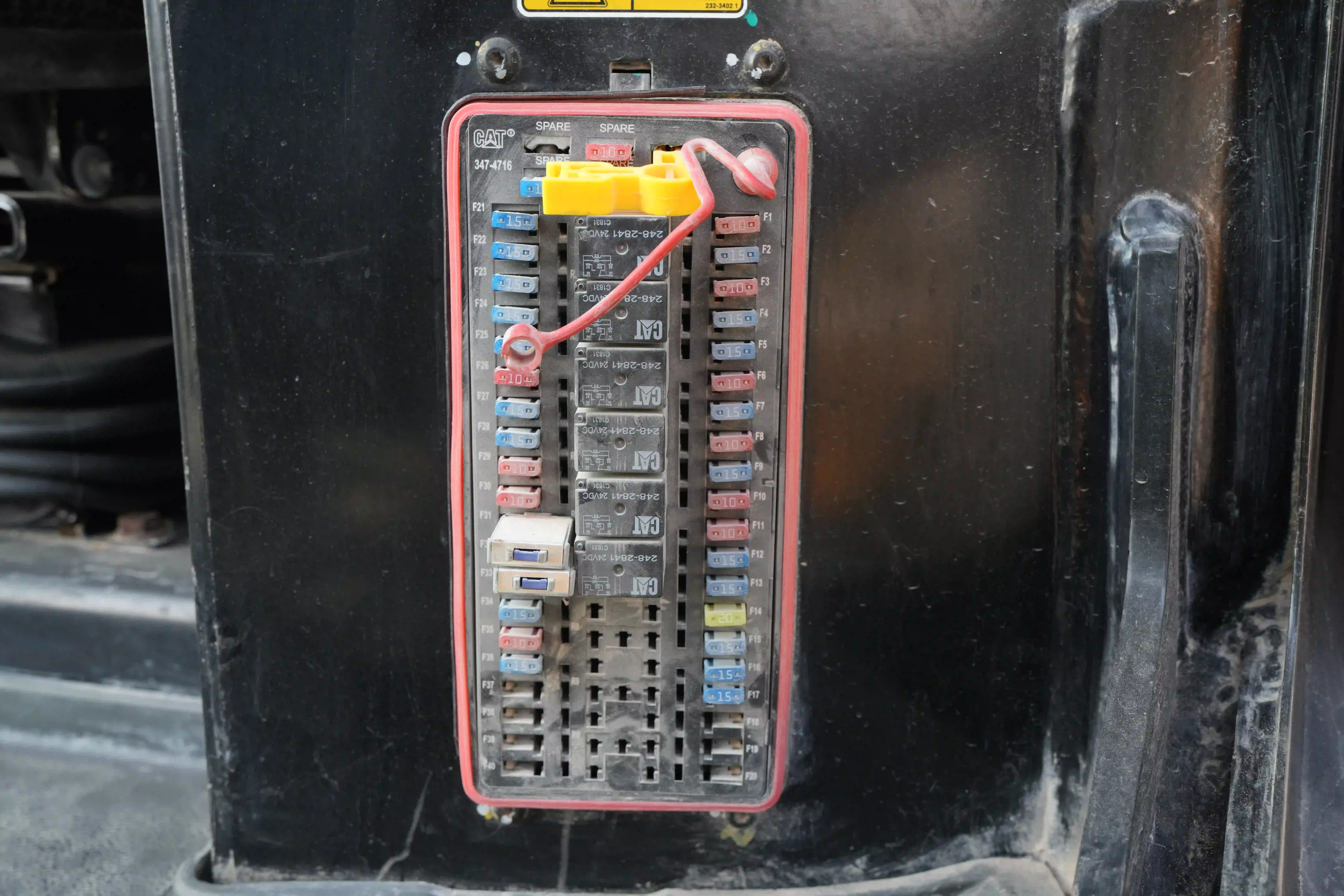 CDB-002-Cat-D8T-crawler-dozer-inspection-electronics-fuse-box-1