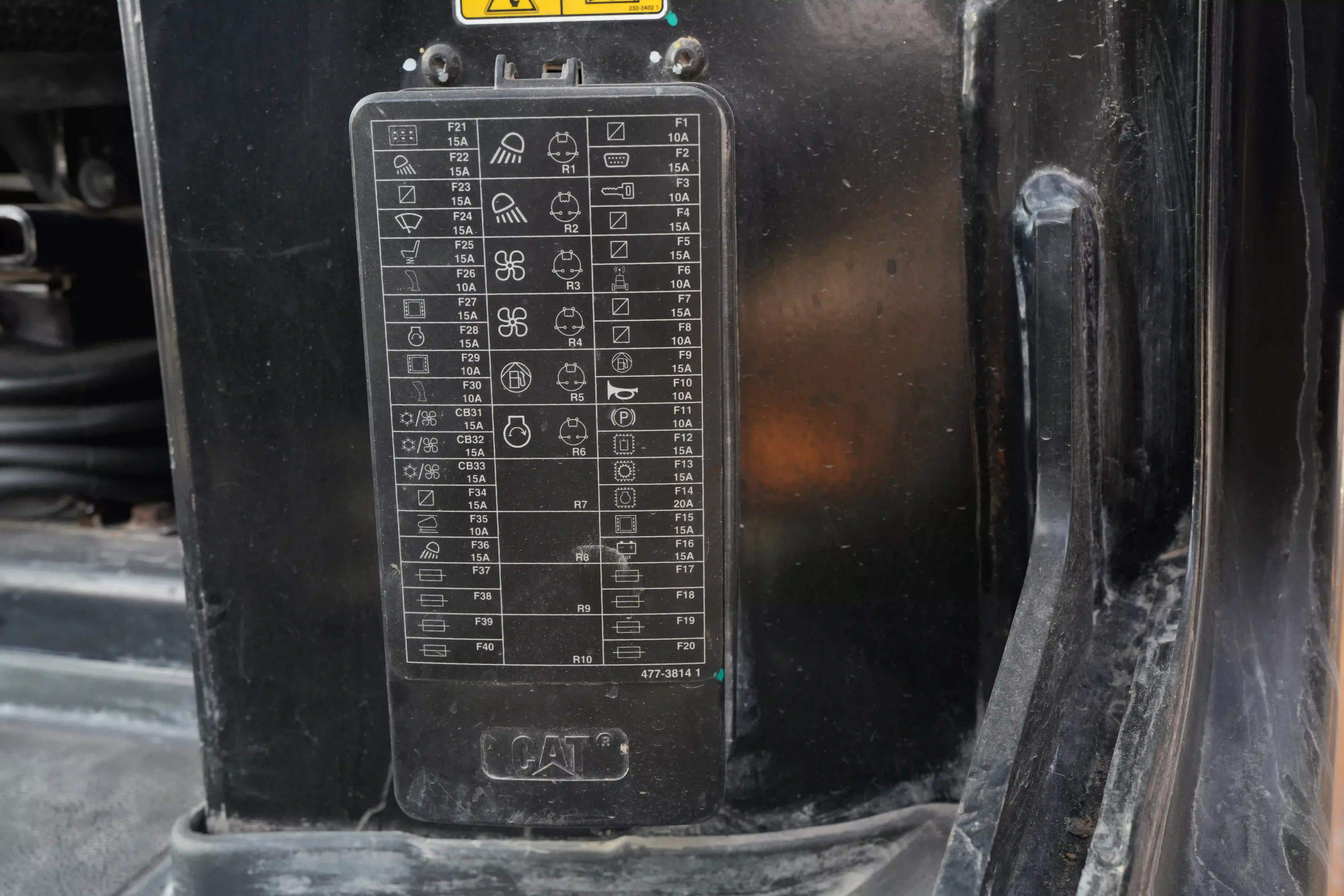 CDB-002-Cat-D8T-crawler-dozer-inspection-electronics-fuse-box-2