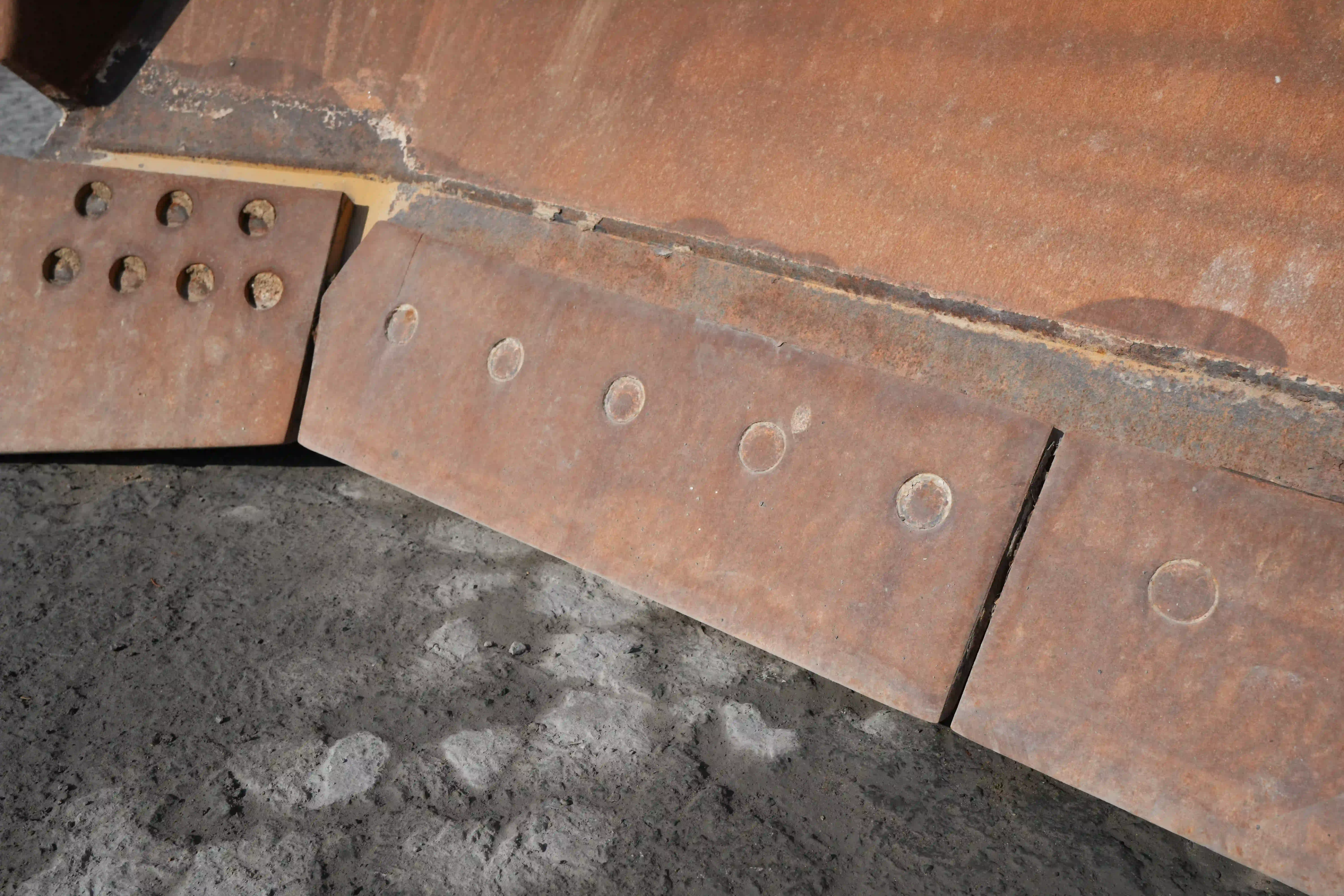 CDB-002-Cat-D8T-crawler-dozer-inspection-attachments-dozer-blade-cutting-edge-1