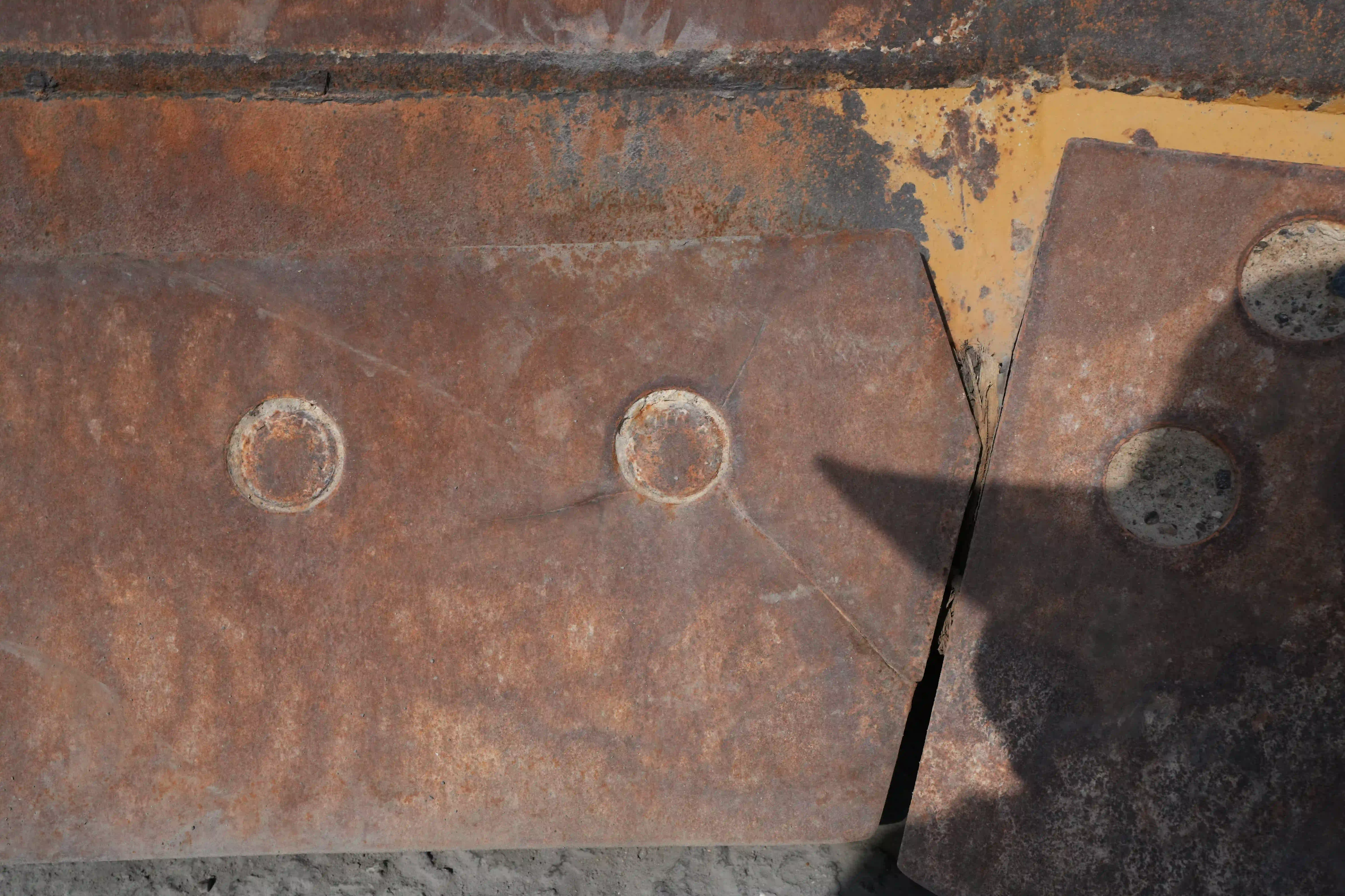 CDB-002-Cat-D8T-crawler-dozer-inspection-attachments-dozer-blade-cutting-edge-6