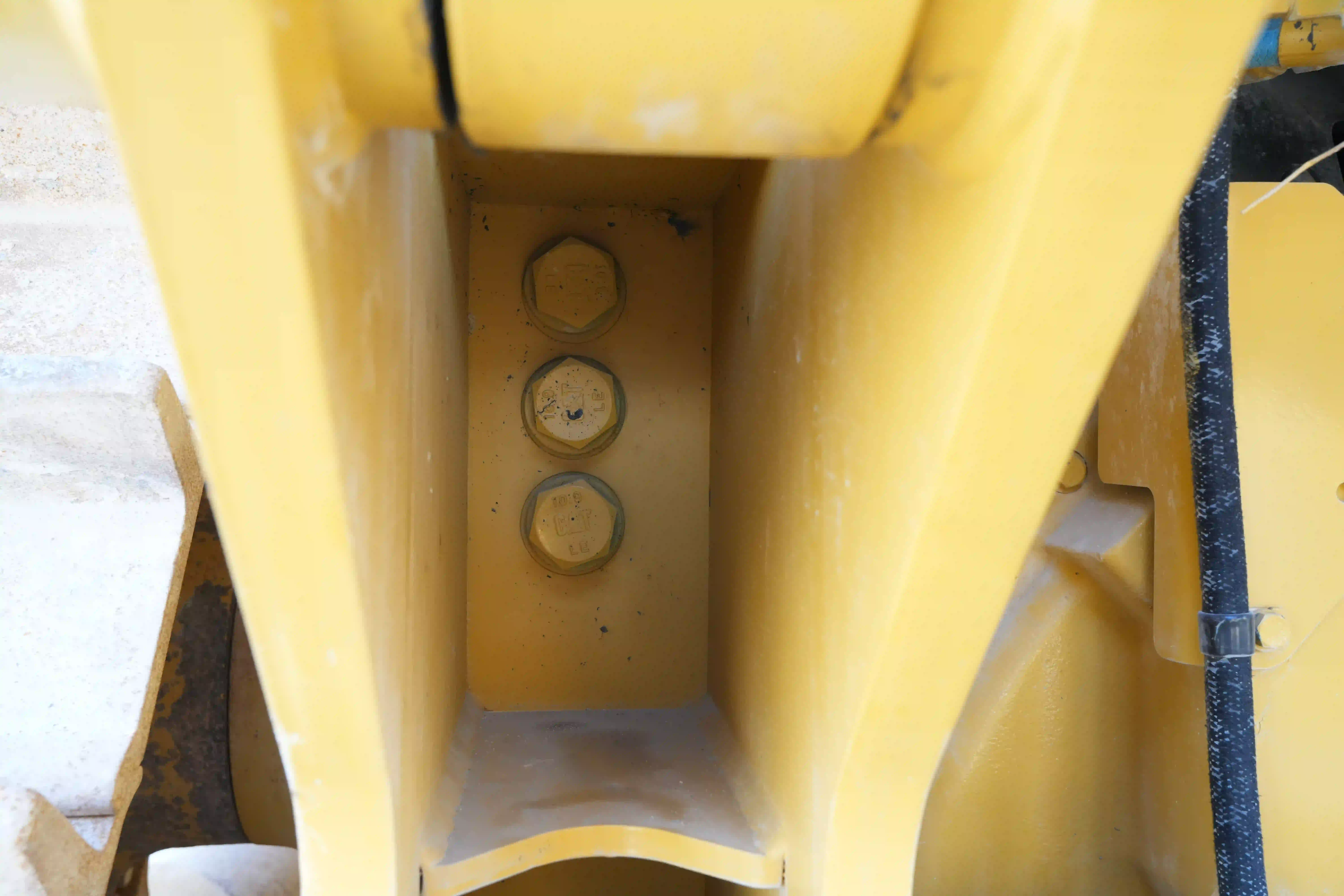 CDB-002-Cat-D8T-crawler-dozer-inspection-attachments-ripper-3