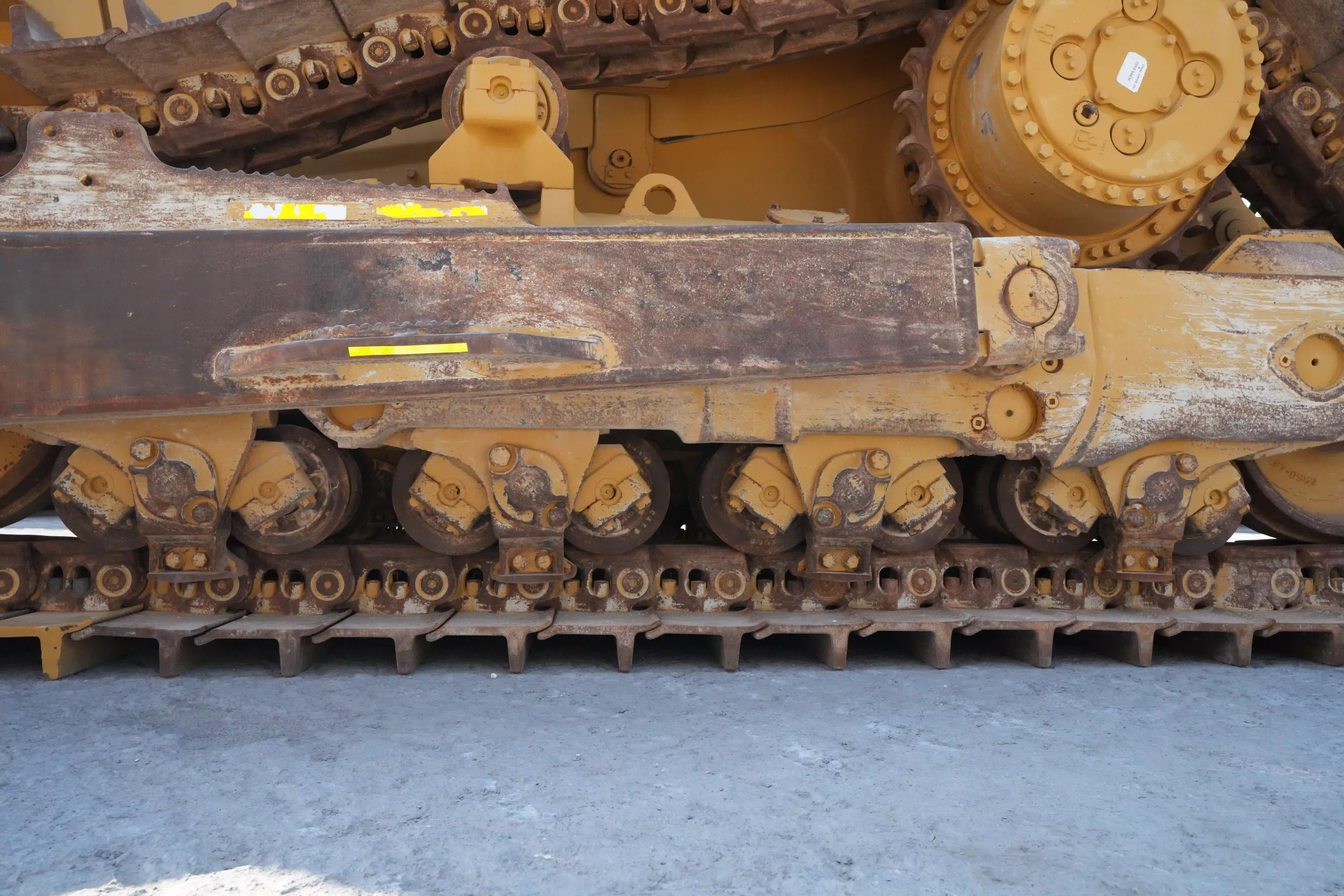 CDB-002-Cat-D8T-crawler-dozer-inspection-undercarriage-left-track-rollers-1