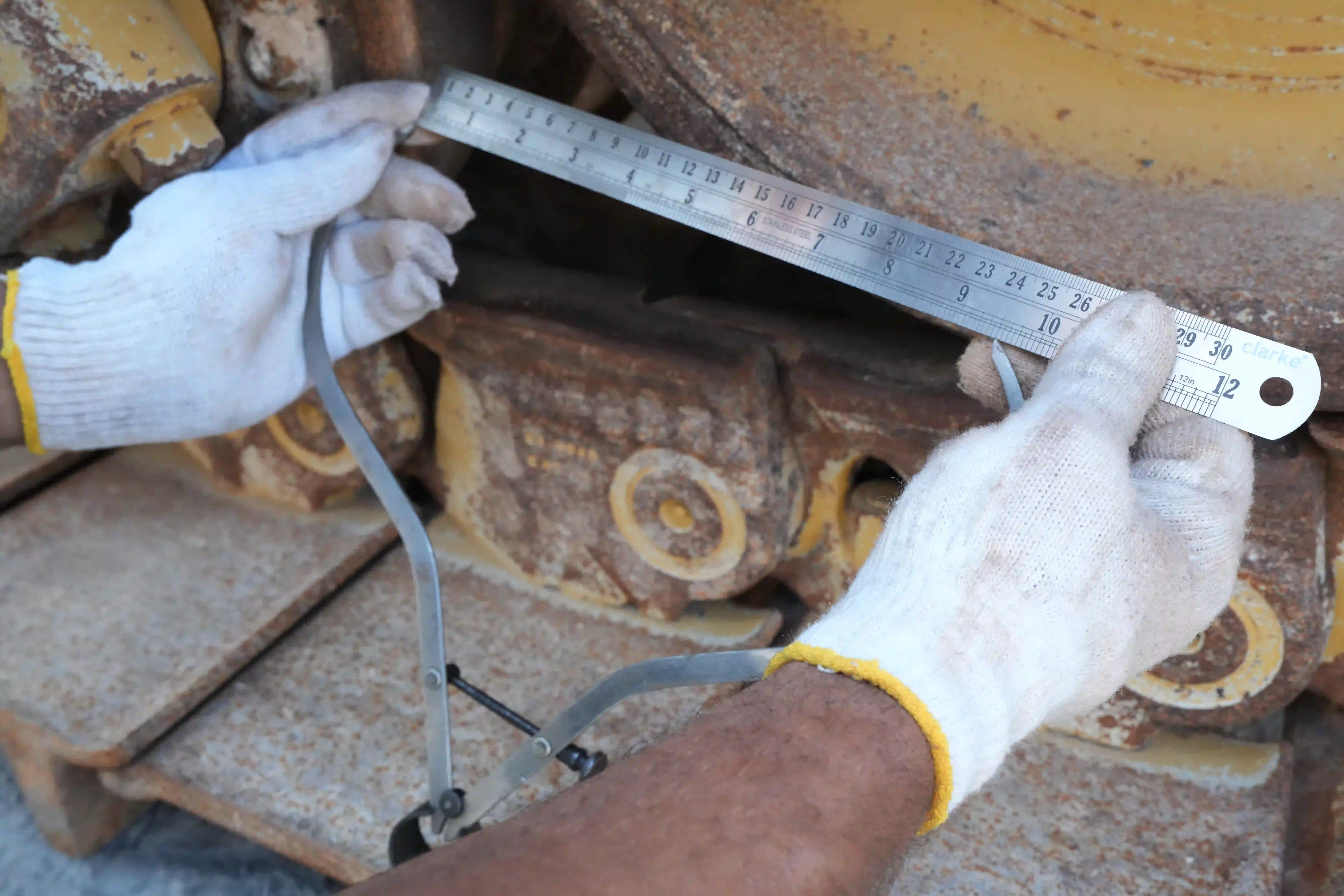 CDB-002-Cat-D8T-crawler-dozer-inspection-undercarriage-left-track-rollers-2