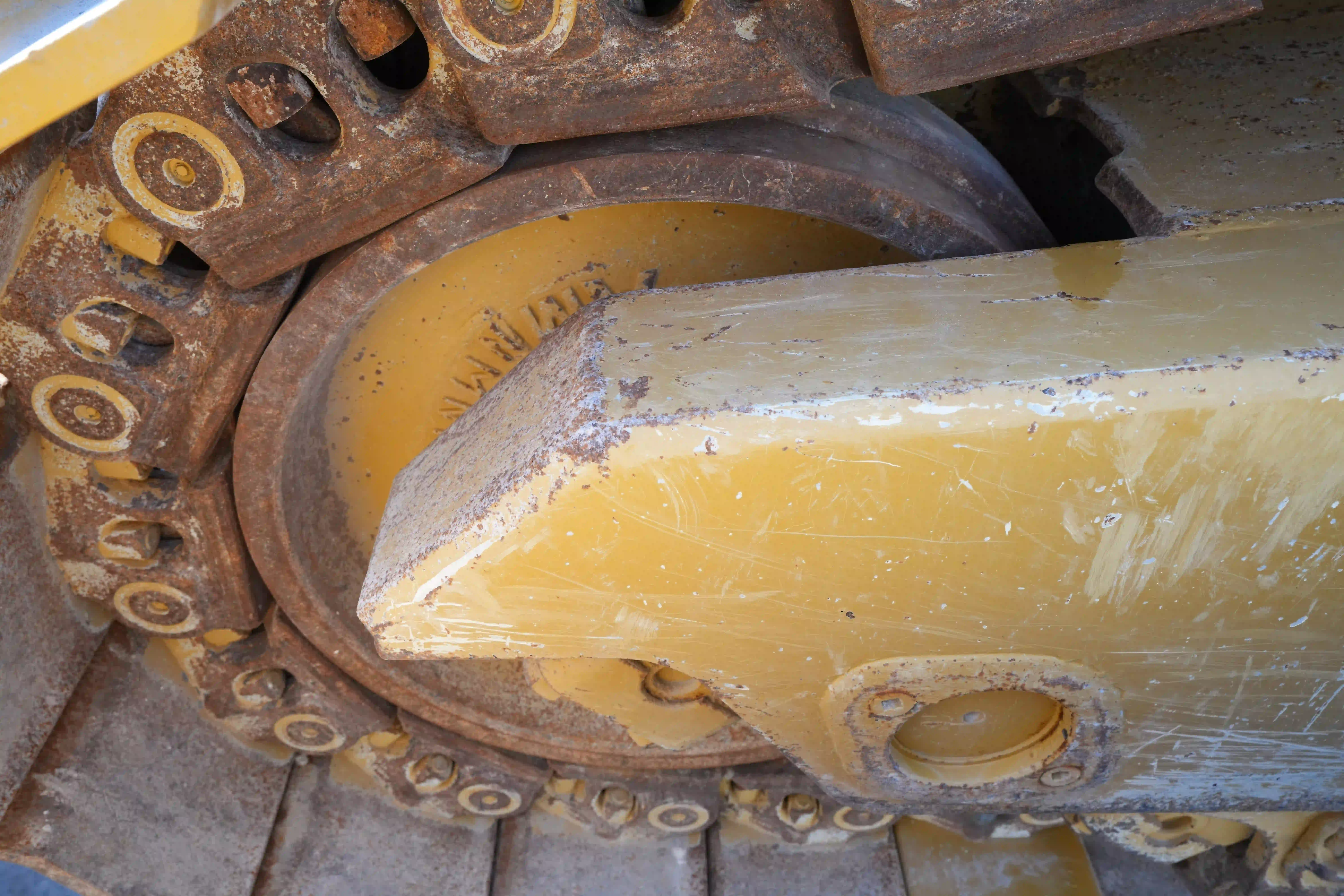 CDB-002-Cat-D8T-crawler-dozer-inspection-undercarriage-left-front-idler-1