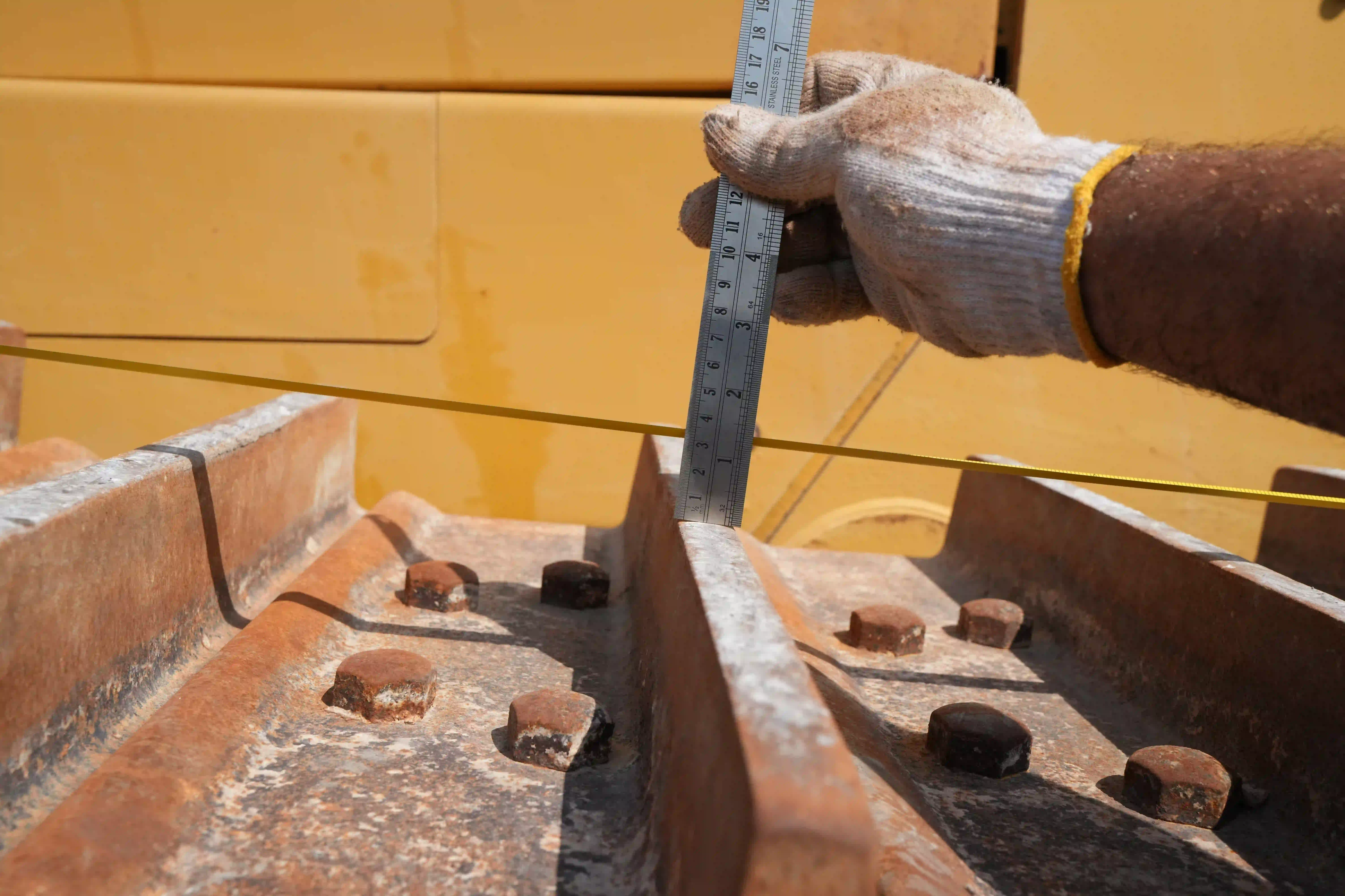 CDB-002-Cat-D8T-crawler-dozer-inspection-undercarriage-right-track-tensioner-1