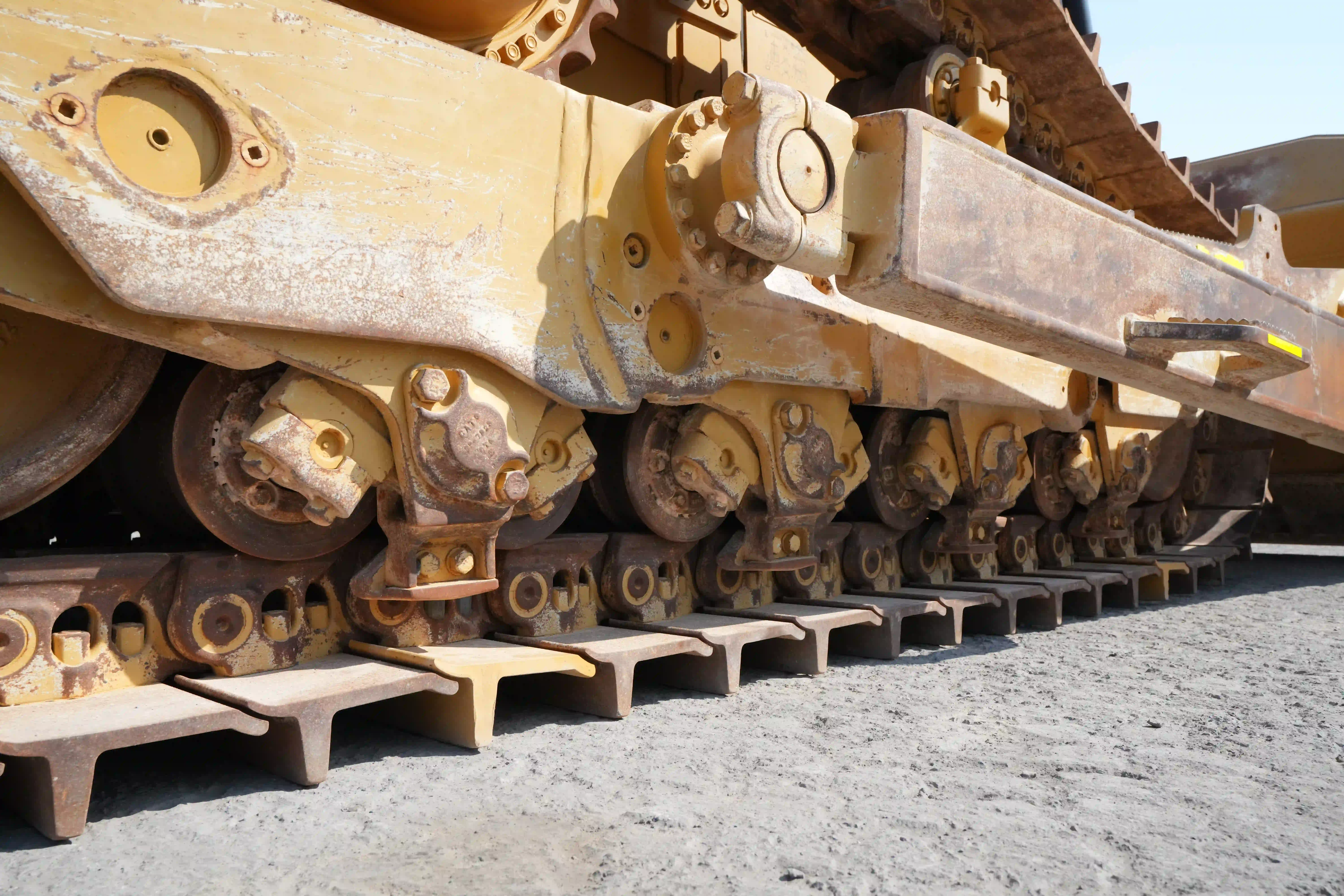 CDB-002-Cat-D8T-crawler-dozer-inspection-undercarriage-right-track-rollers-1