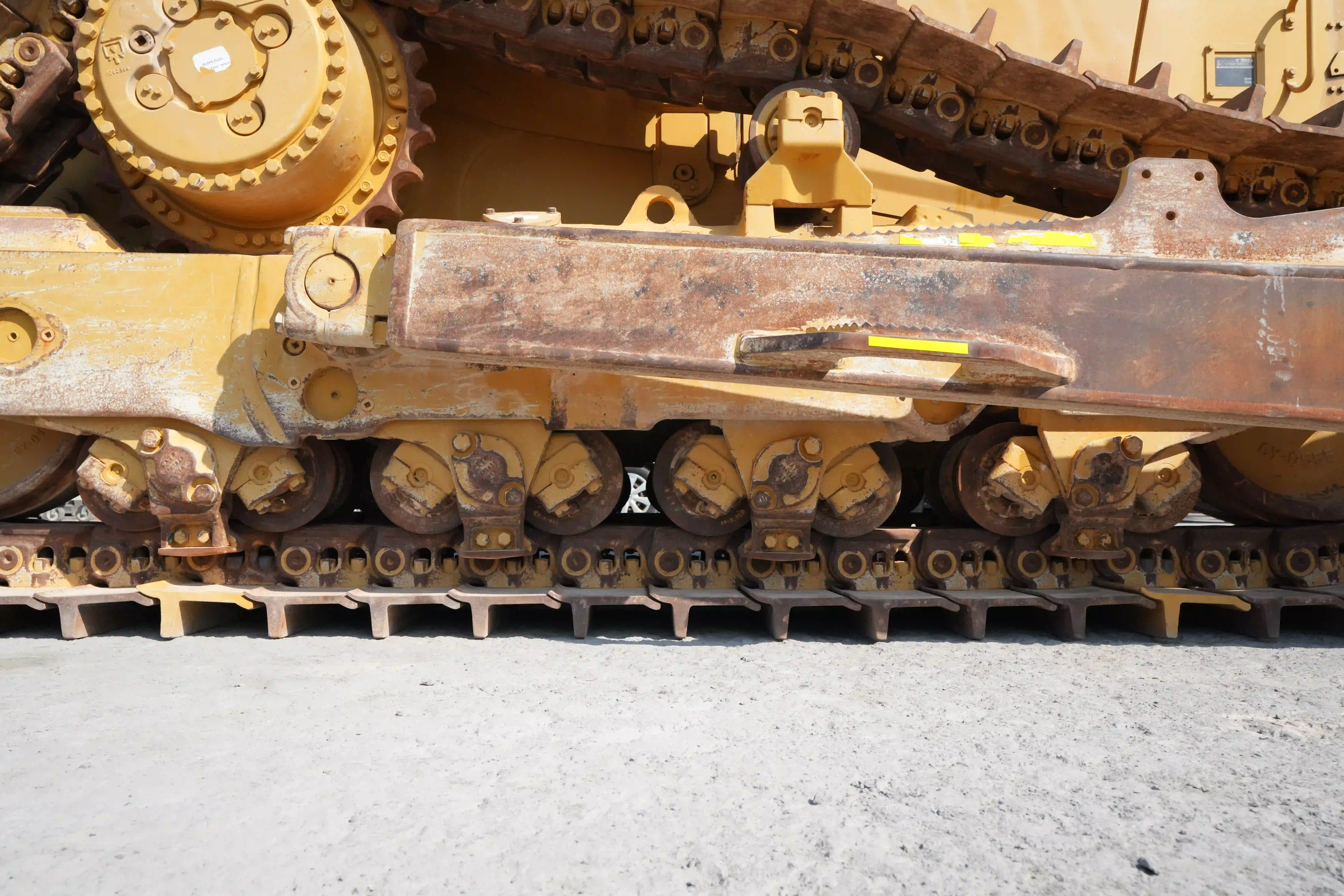 CDB-002-Cat-D8T-crawler-dozer-inspection-undercarriage-right-track-rollers-4
