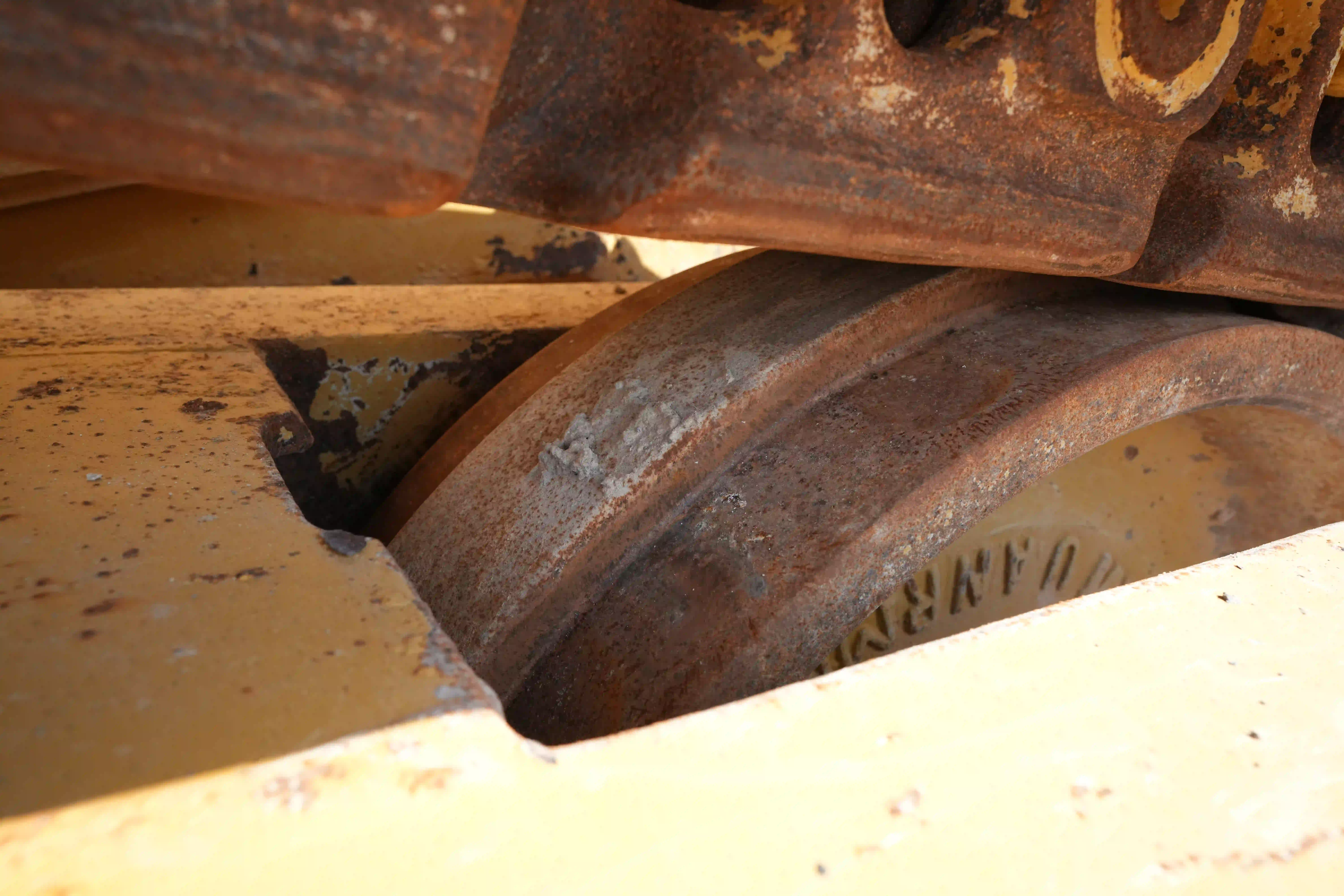 CDB-002-Cat-D8T-crawler-dozer-inspection-undercarriage-right-front-idler-1