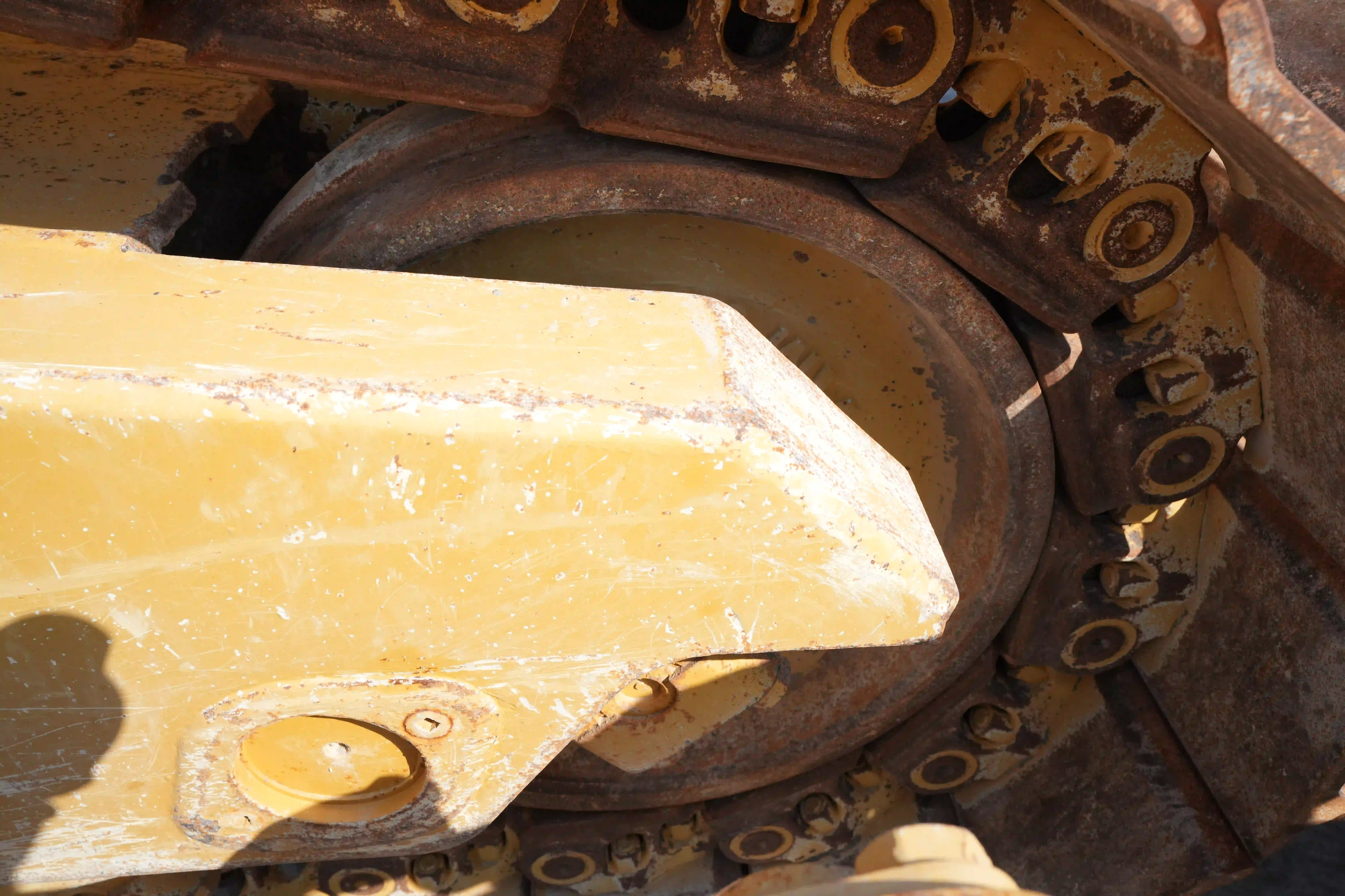 CDB-002-Cat-D8T-crawler-dozer-inspection-undercarriage-right-front-idler-2