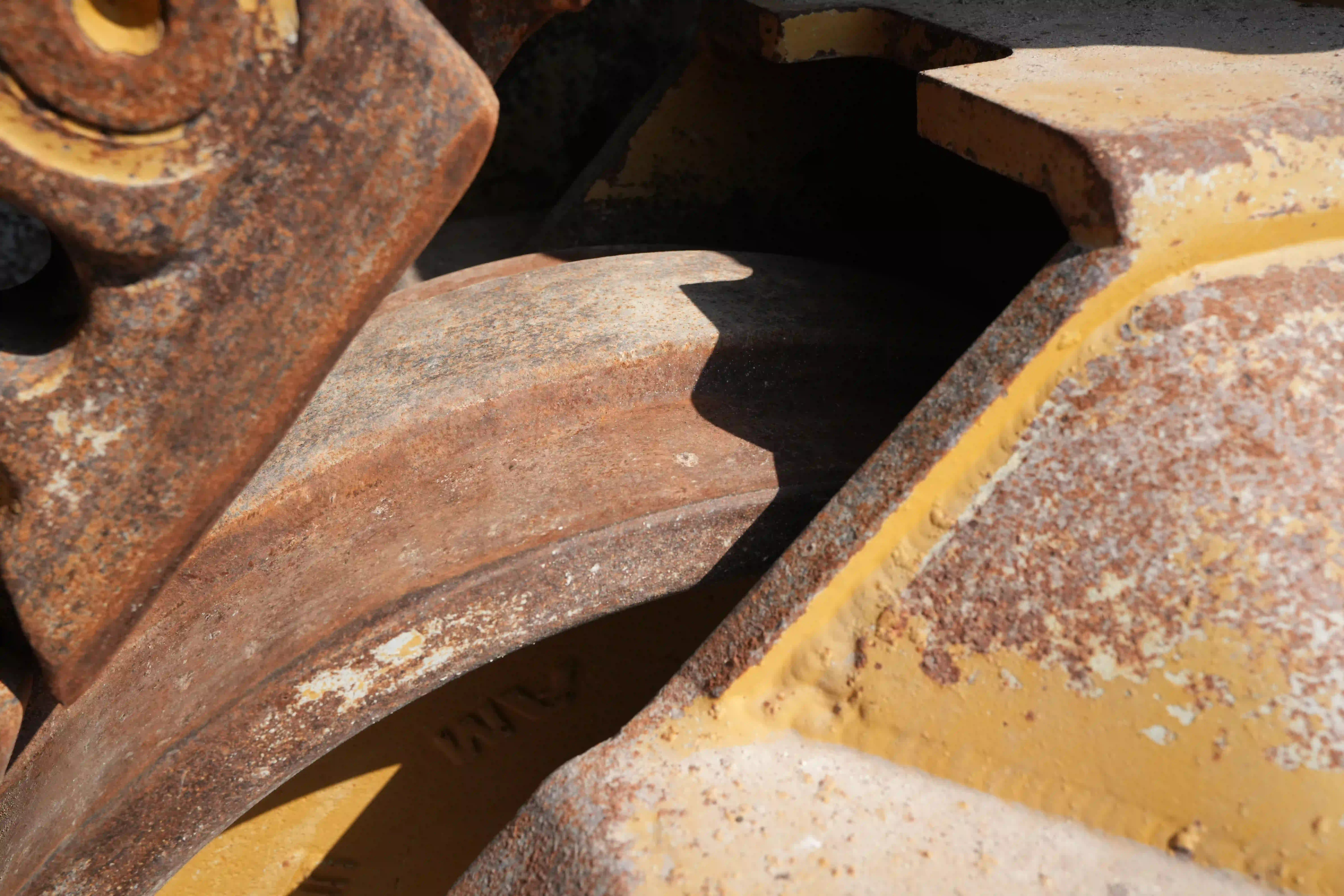CDB-002-Cat-D8T-crawler-dozer-inspection-undercarriage-right-rear-idler-2
