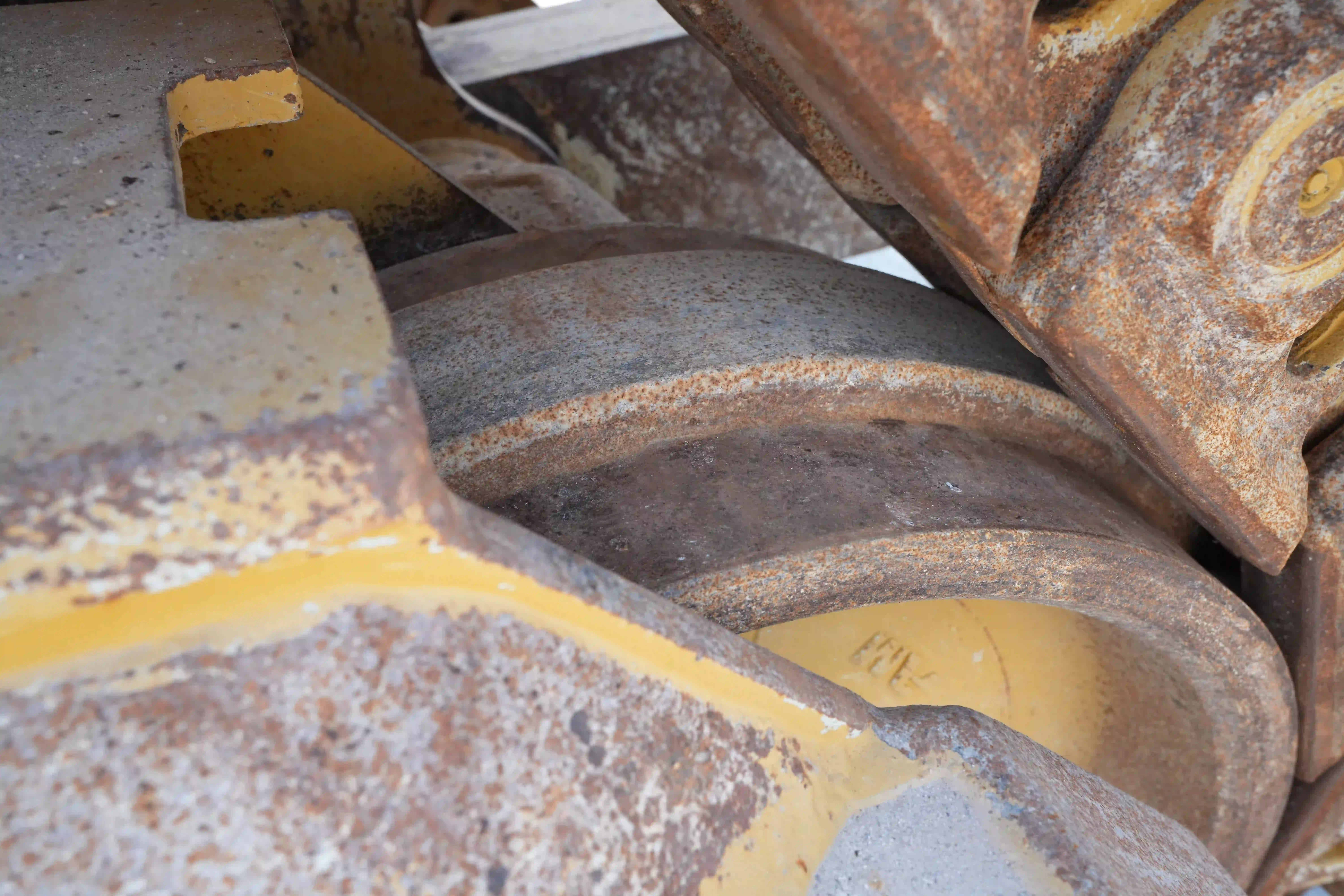 CDB-002-Cat-D8T-crawler-dozer-inspection-undercarriage-left-rear-idler-1