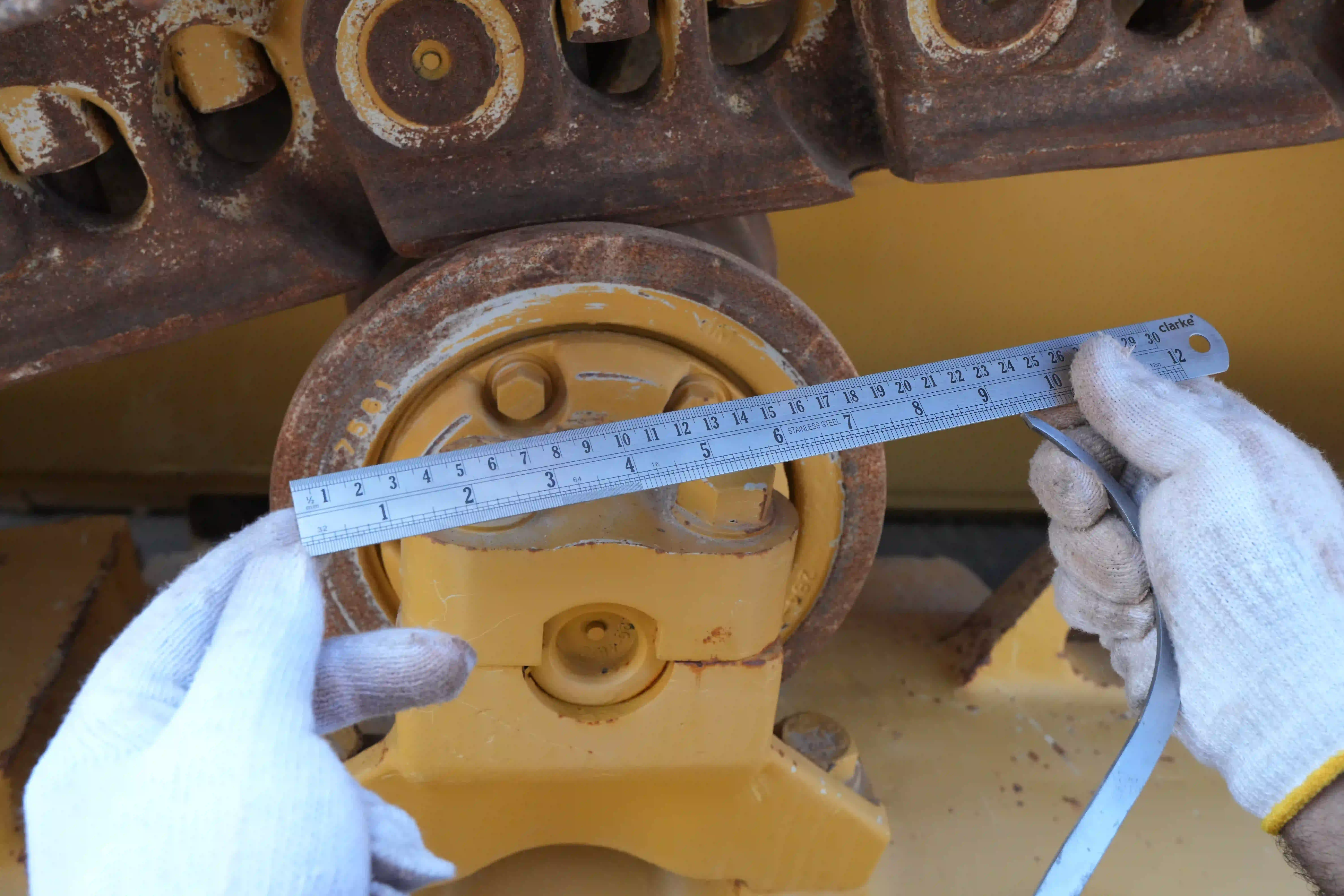 CDB-002-Cat-D8T-crawler-dozer-inspection-undercarriage-left-carrier-rollers-3