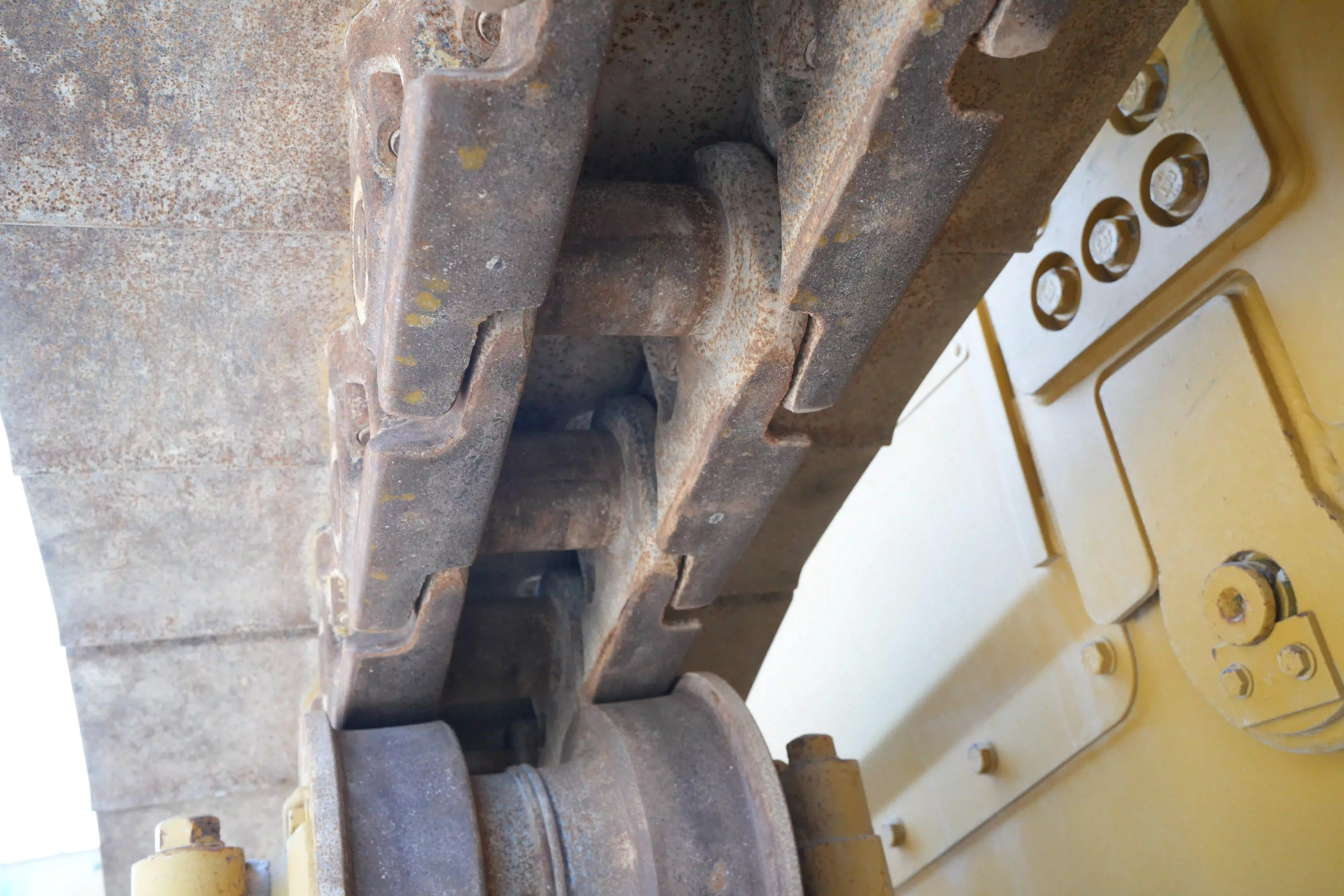 CDB-002-Cat-D8T-crawler-dozer-inspection-undercarriage-left-track-chain-3