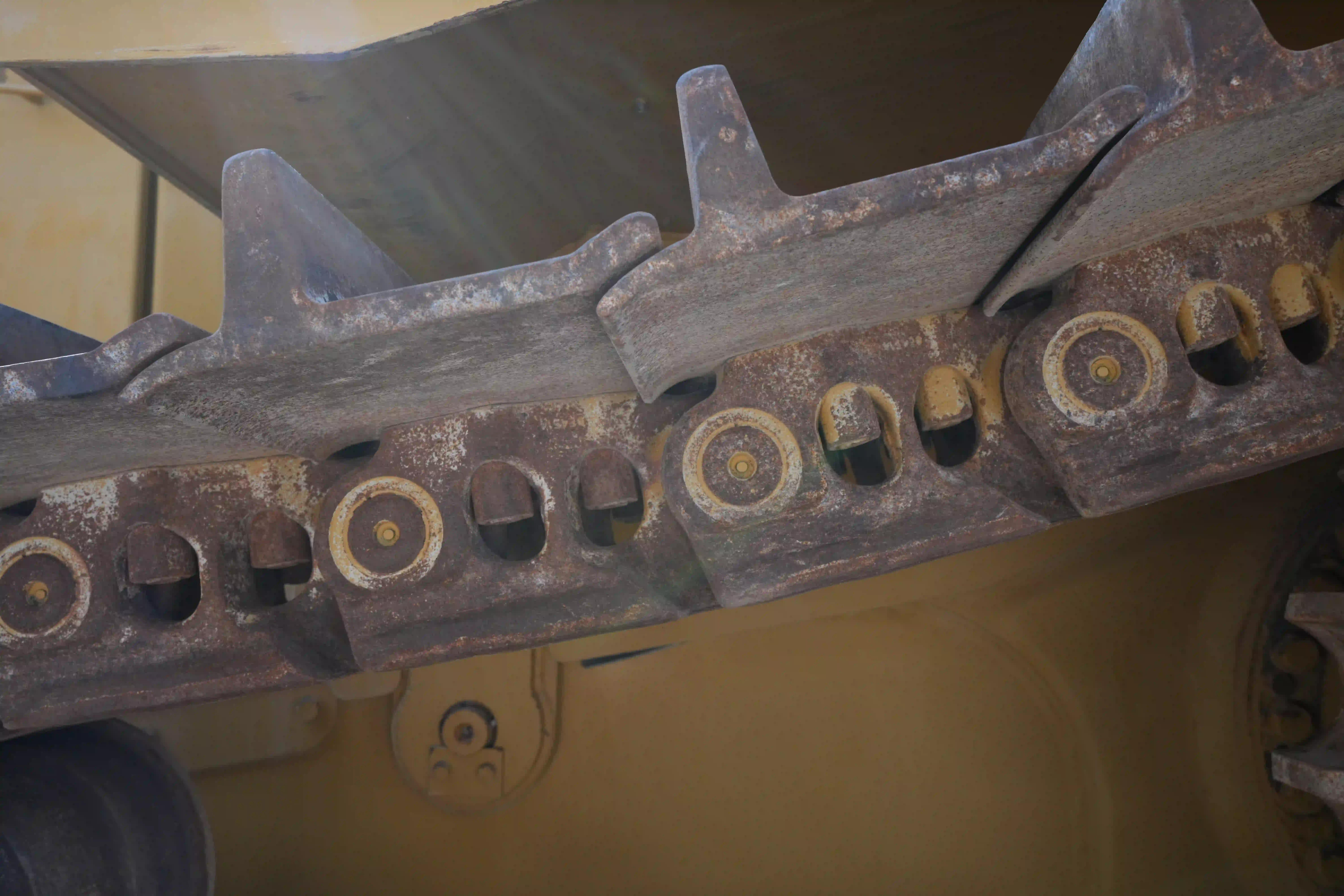 CDB-002-Cat-D8T-crawler-dozer-inspection-undercarriage-left-track-chain-5