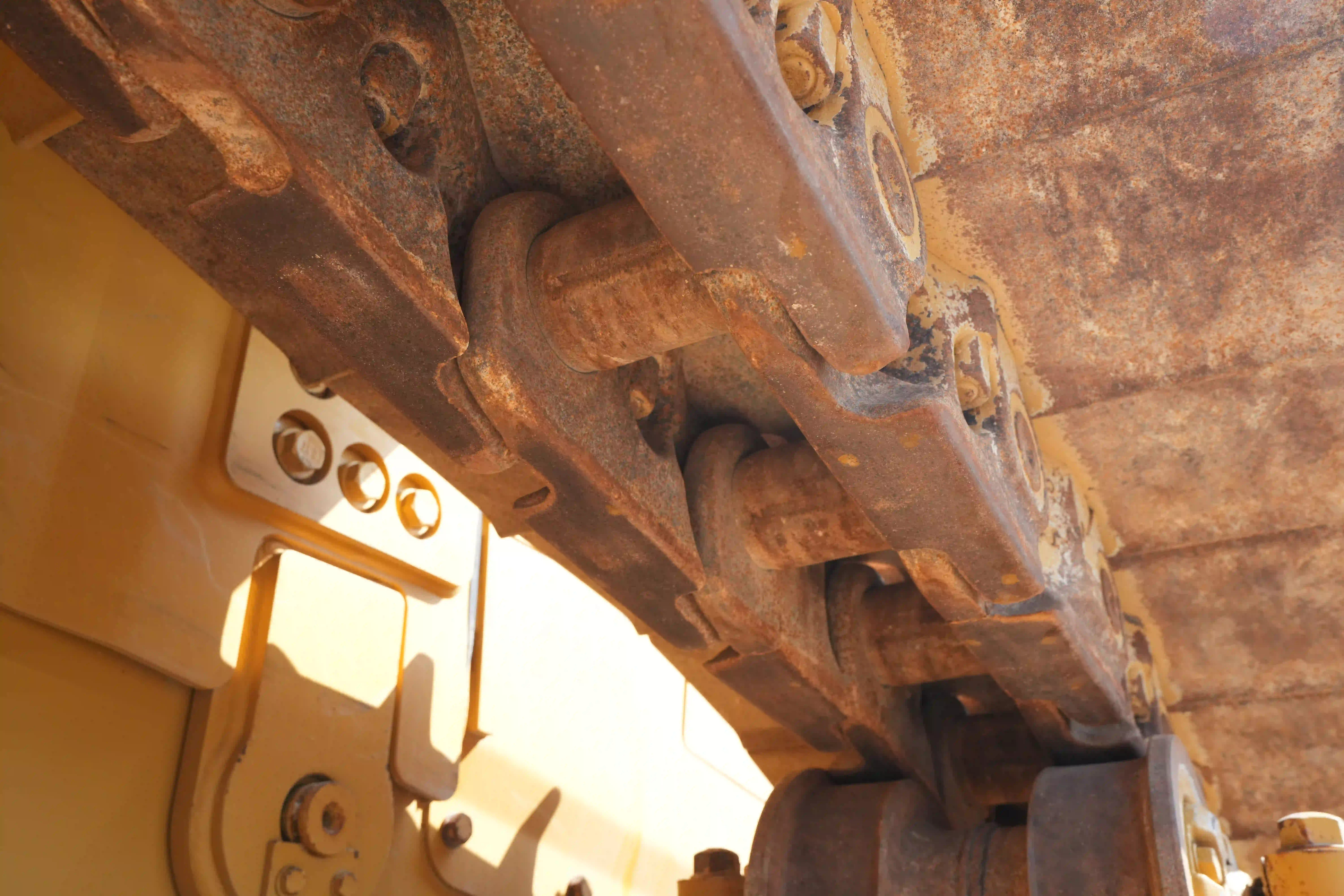 CDB-002-Cat-D8T-crawler-dozer-inspection-undercarriage-right-track-chain-1