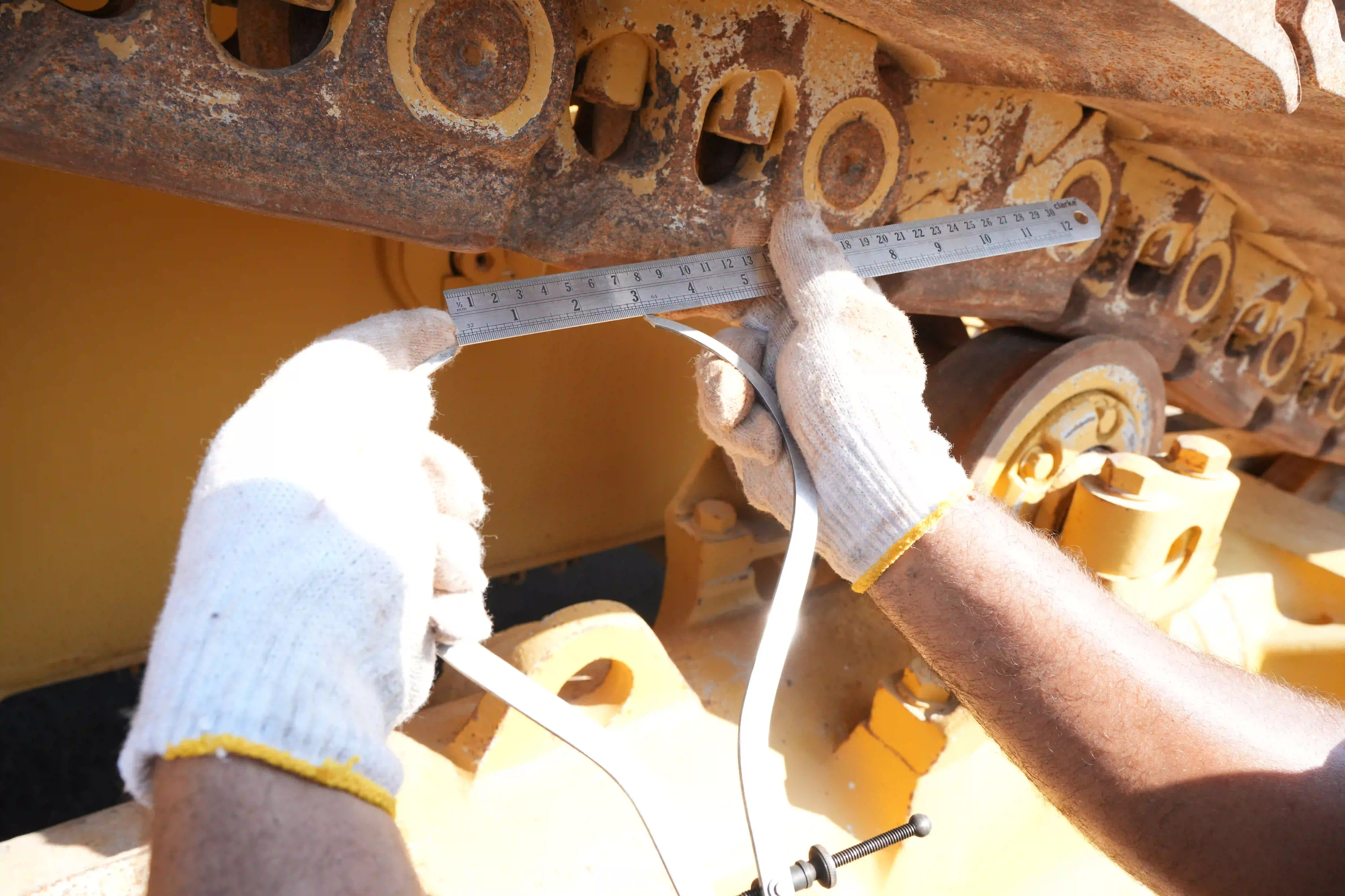 CDB-002-Cat-D8T-crawler-dozer-inspection-undercarriage-right-track-chain-2