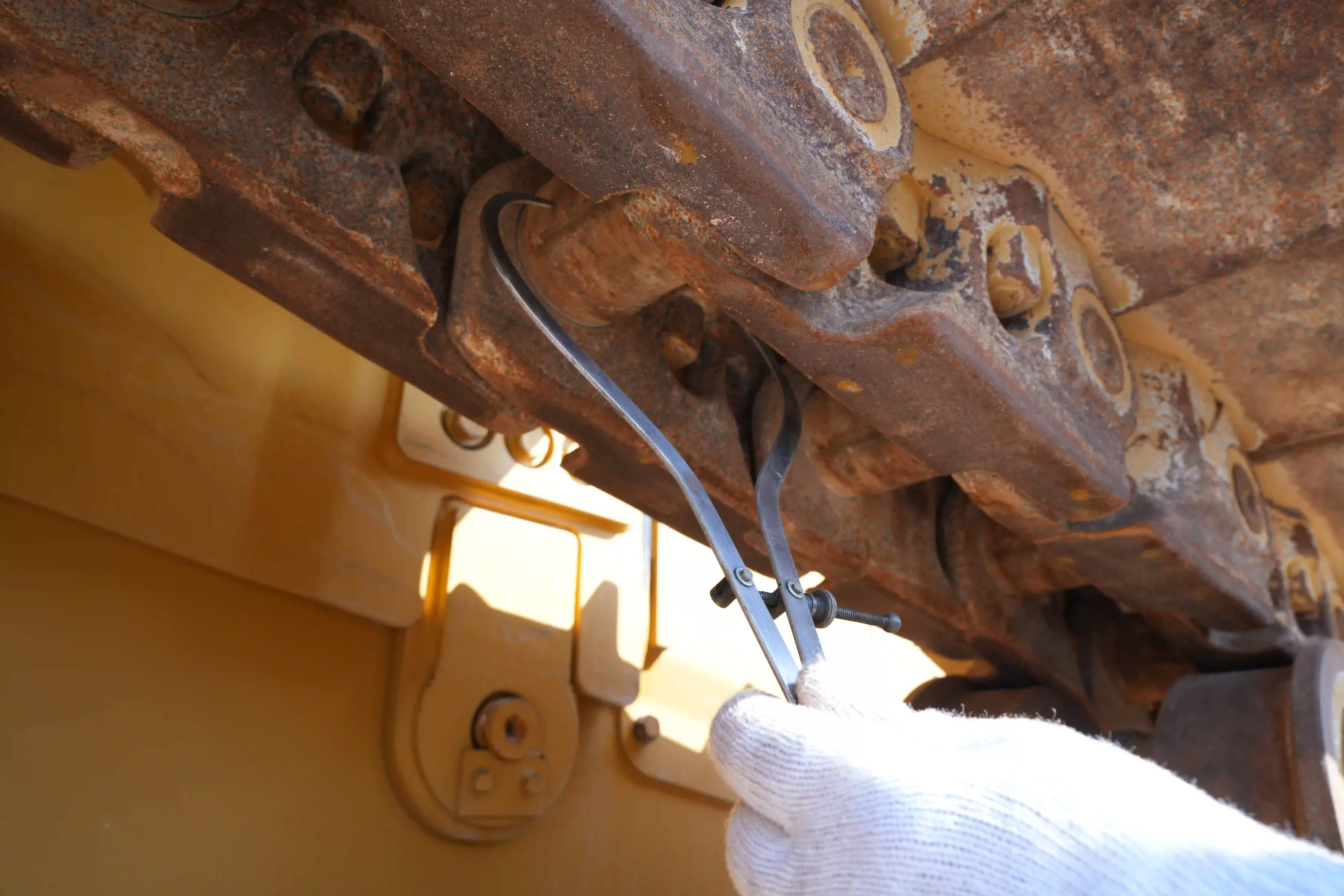 CDB-002-Cat-D8T-crawler-dozer-inspection-undercarriage-right-track-chain-4