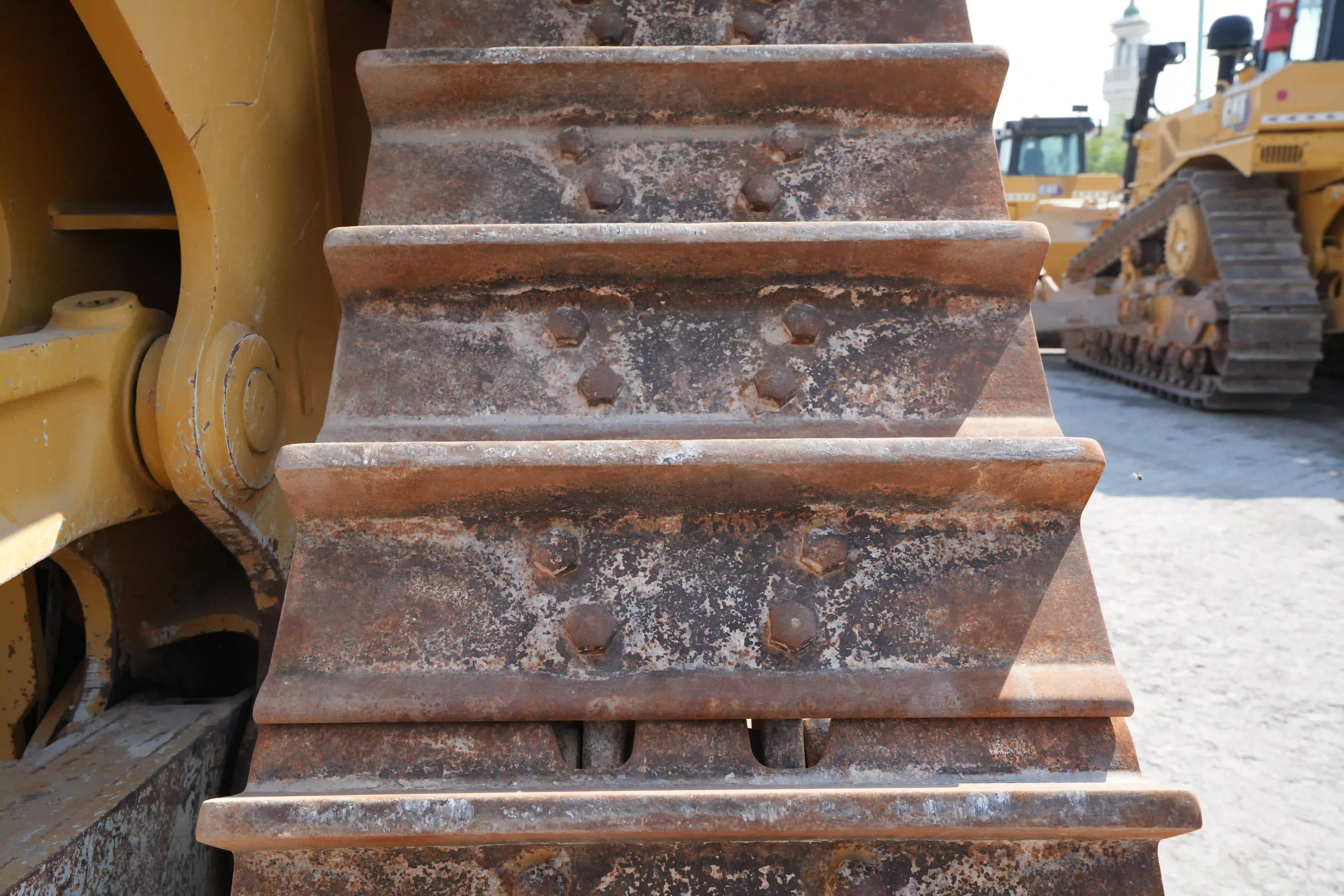 CDB-002-Cat-D8T-crawler-dozer-inspection-undercarriage-right-track-shoes-1
