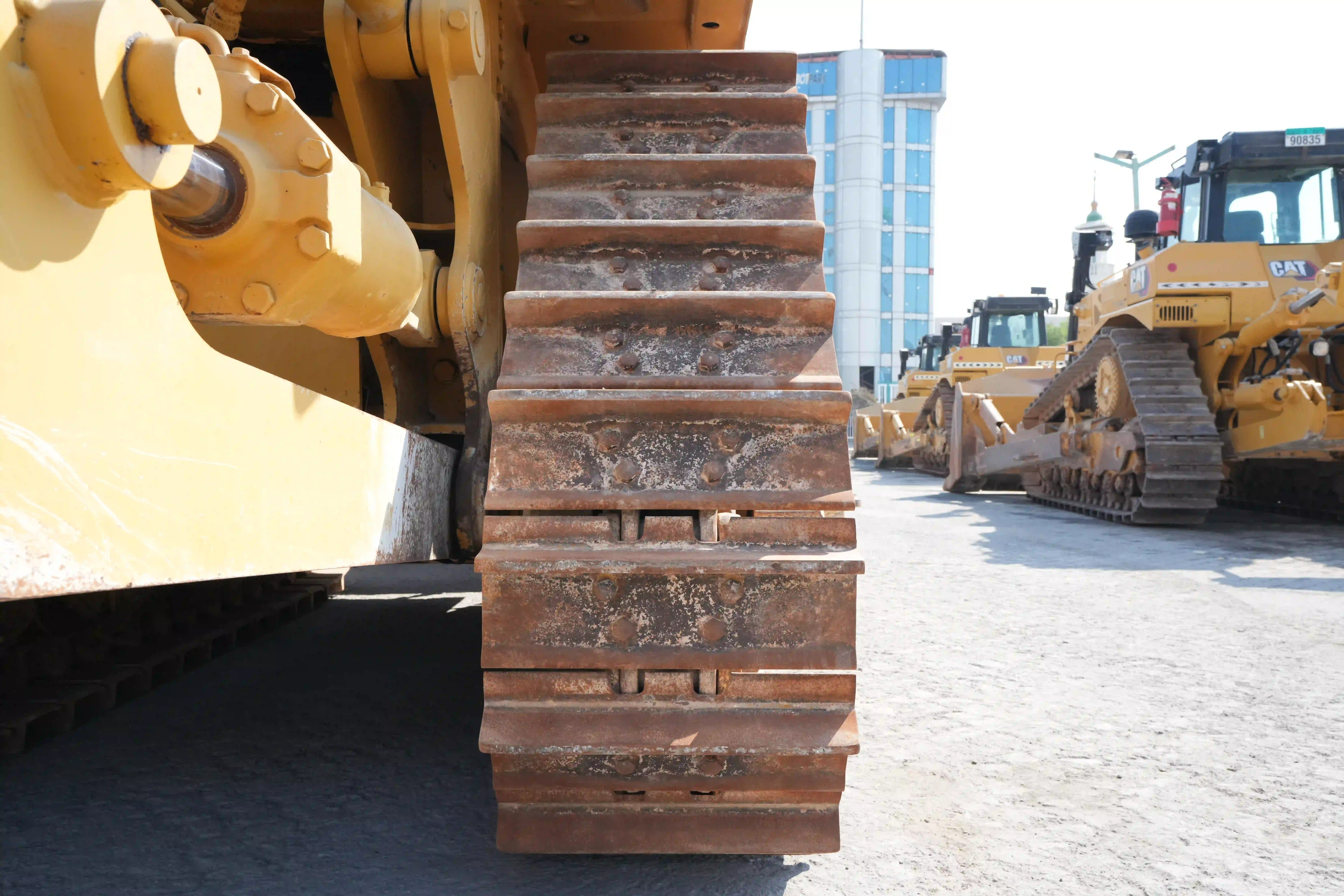 CDB-002-Cat-D8T-crawler-dozer-inspection-undercarriage-right-track-shoes-2