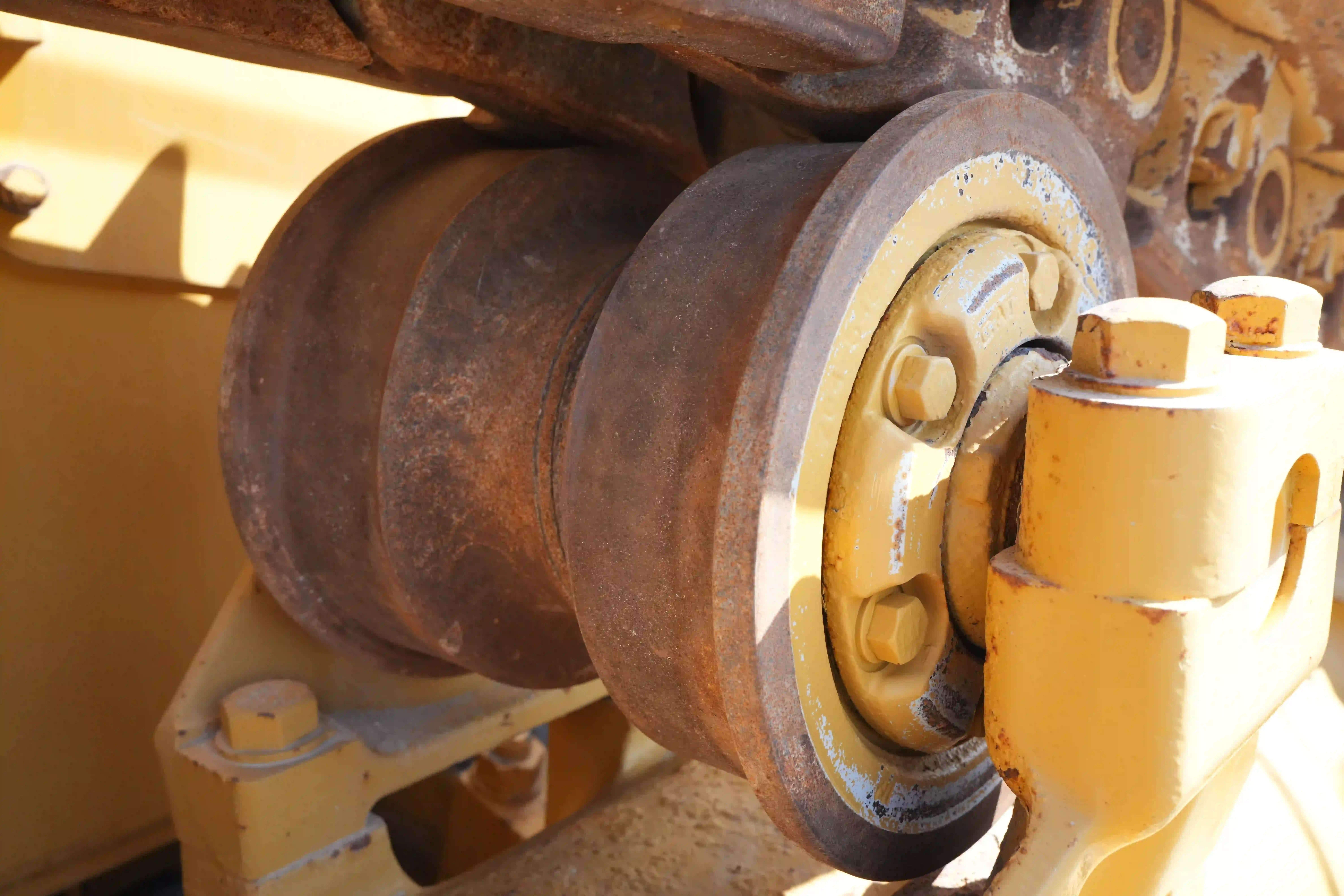 CDB-002-Cat-D8T-crawler-dozer-inspection-undercarriage-right-carrier-rollers-1