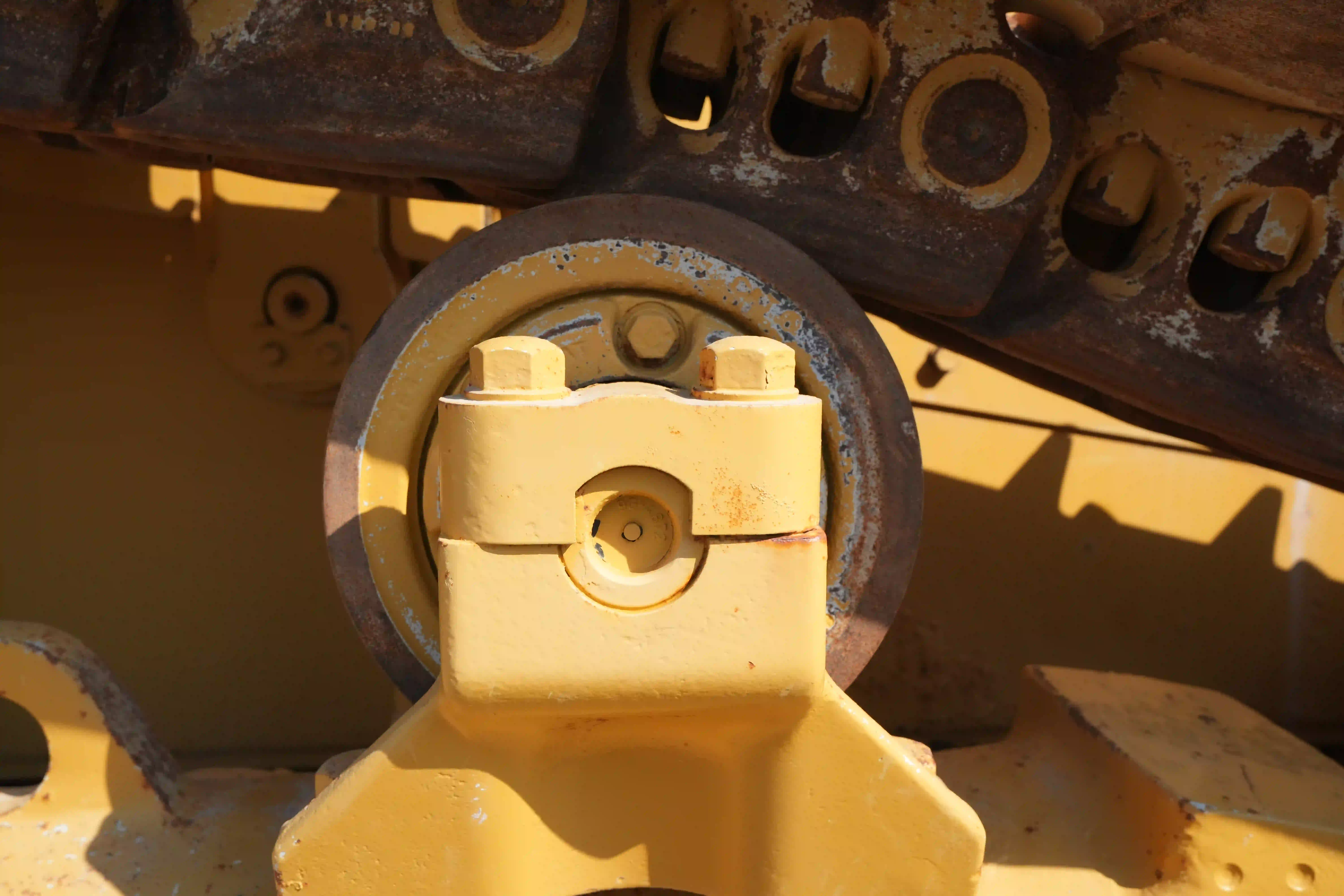 CDB-002-Cat-D8T-crawler-dozer-inspection-undercarriage-right-carrier-rollers-3