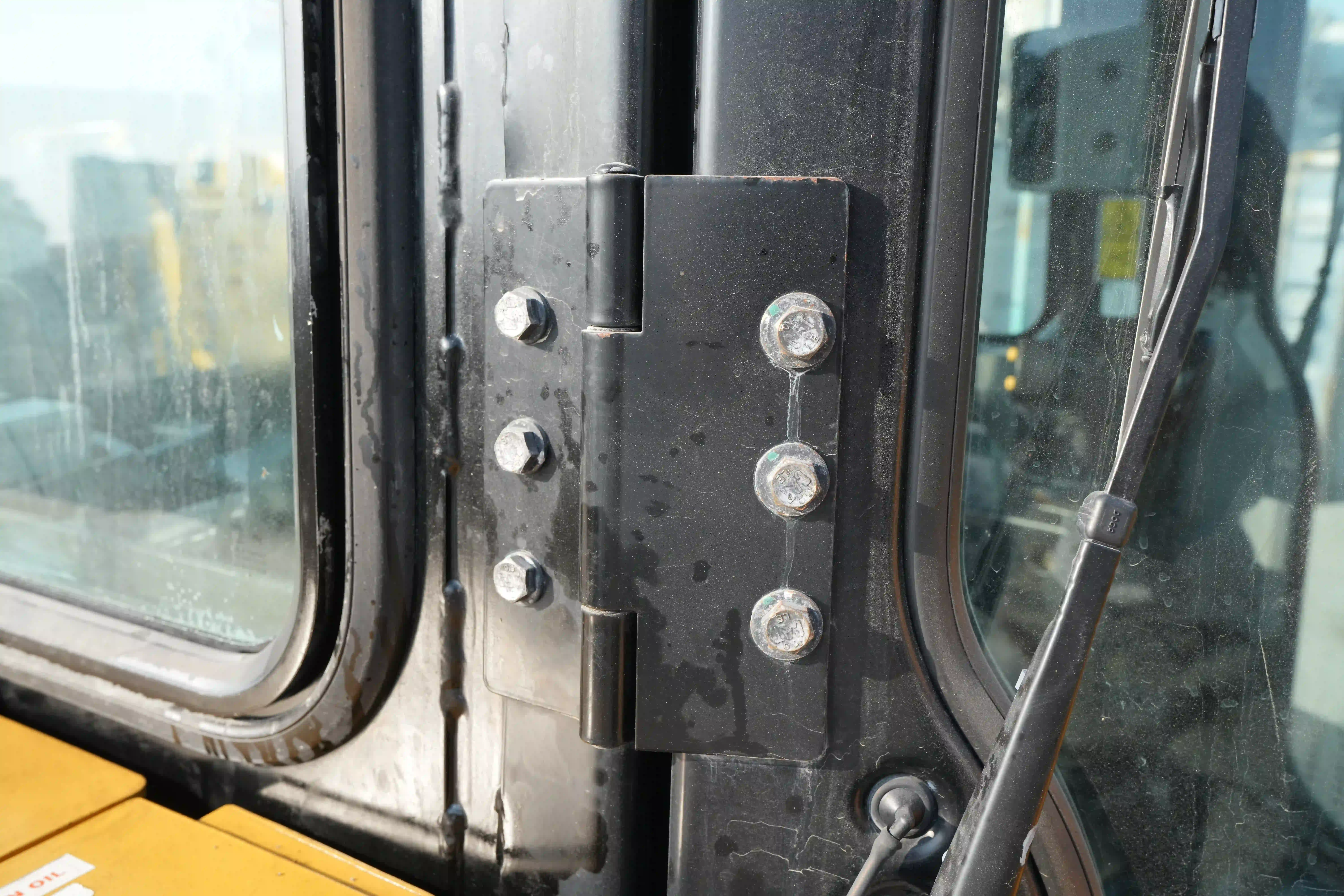 CDB-003-Cat-D8T-crawler-dozer-inspection-structure-doors-1