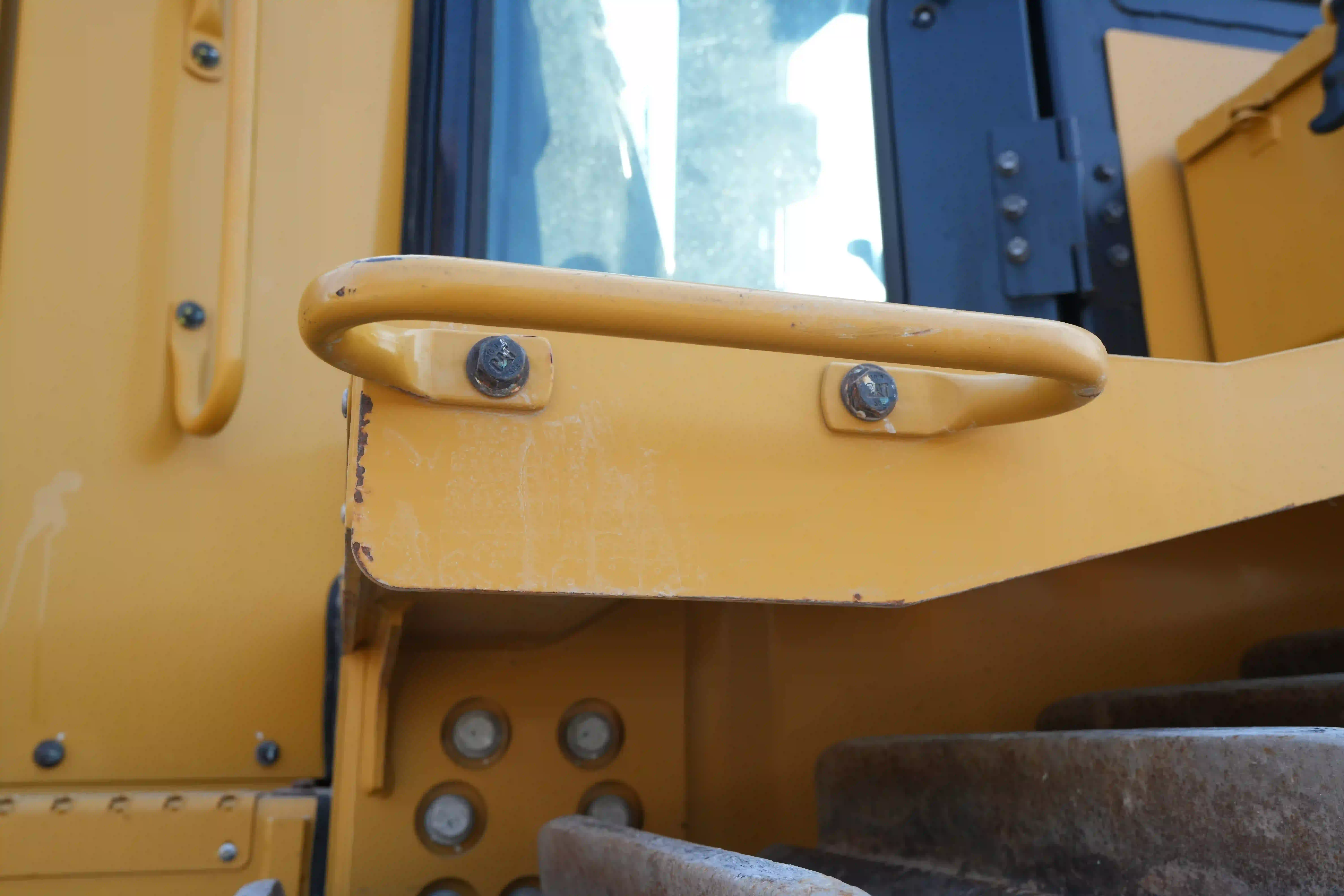 CDB-003-Cat-D8T-crawler-dozer-inspection-structure-handrails-1