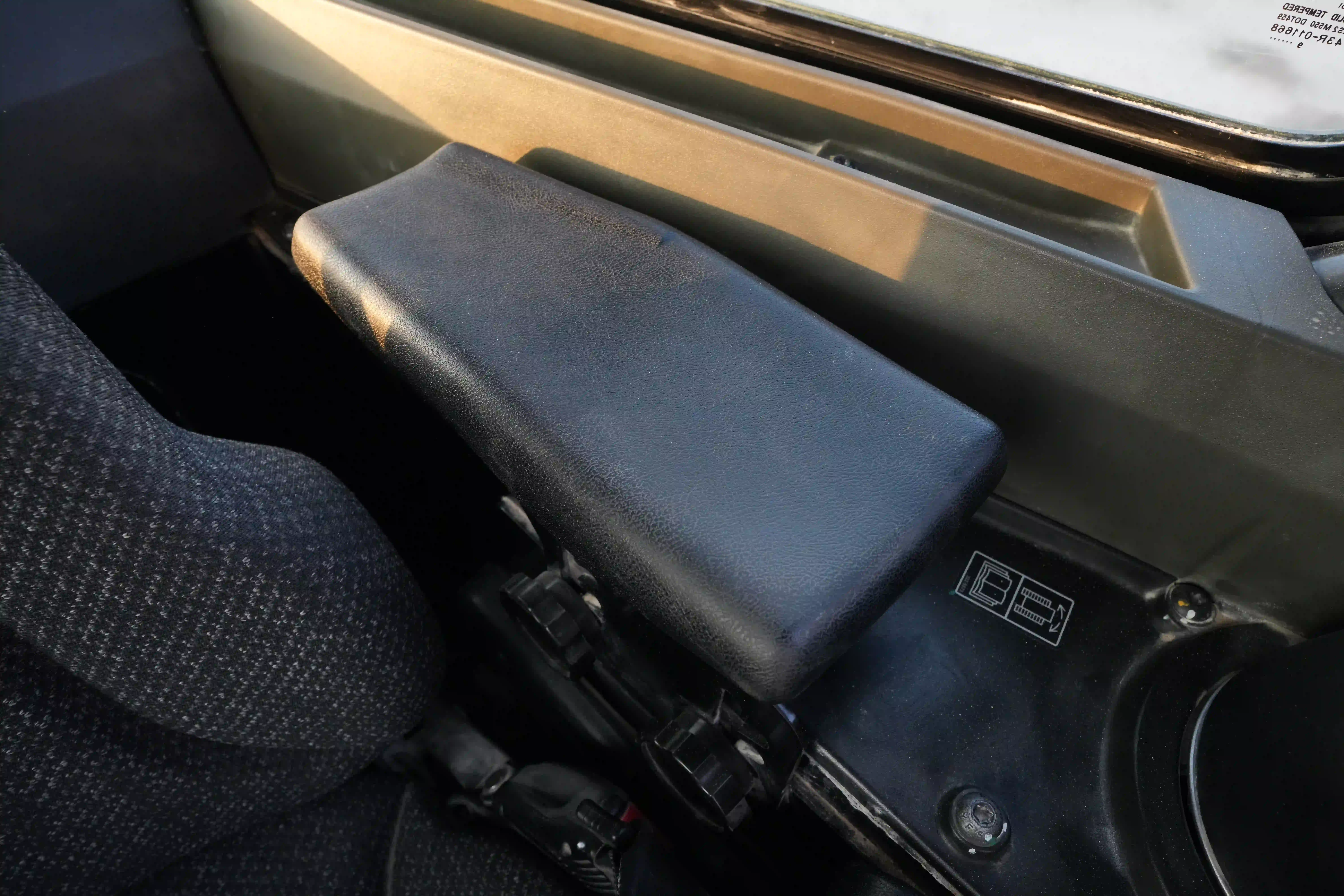 CDB-003-Cat-D8T-crawler-dozer-inspection-cabin-seats-armrests-2