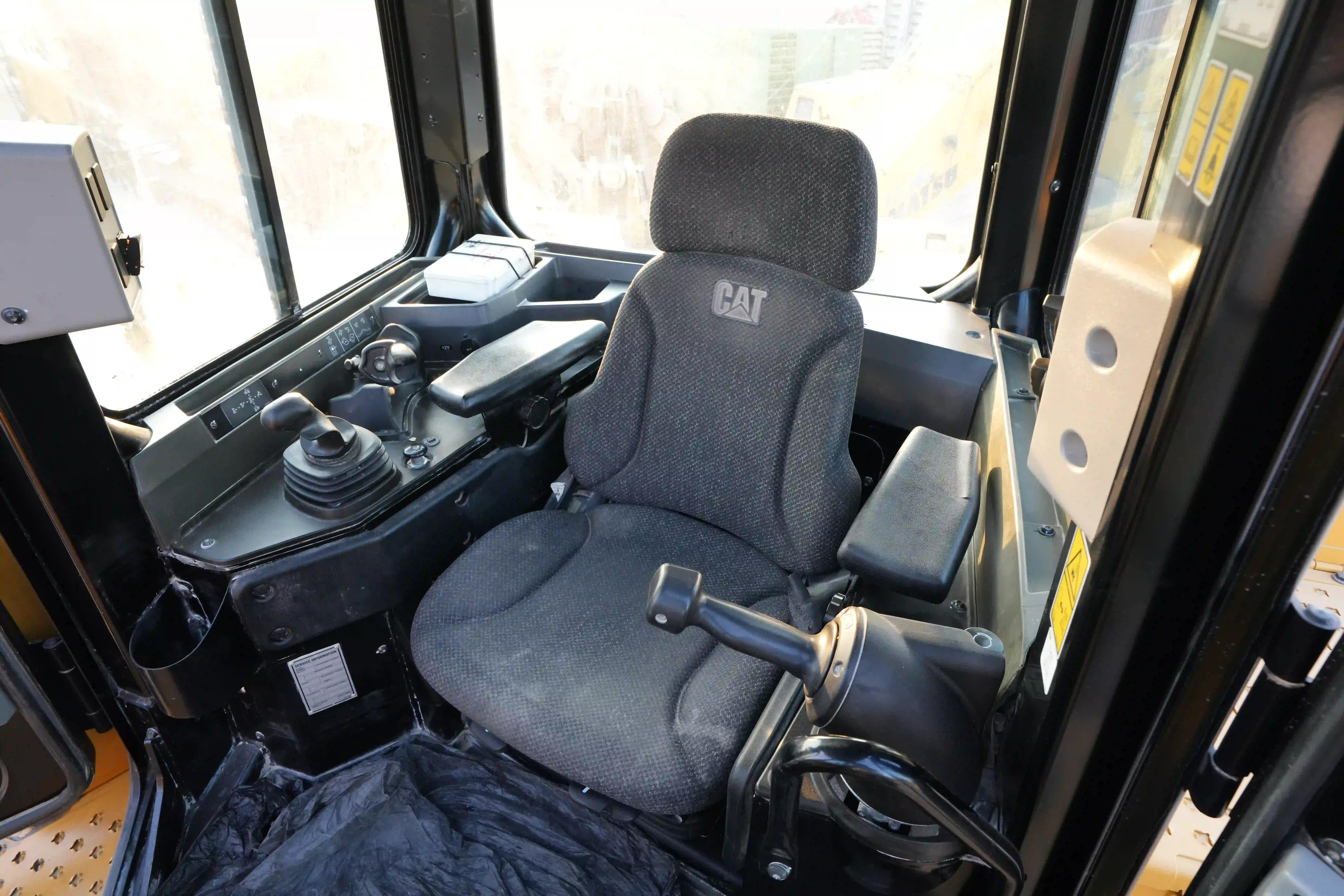 CDB-003-Cat-D8T-crawler-dozer-inspection-cabin-seats-armrests-3