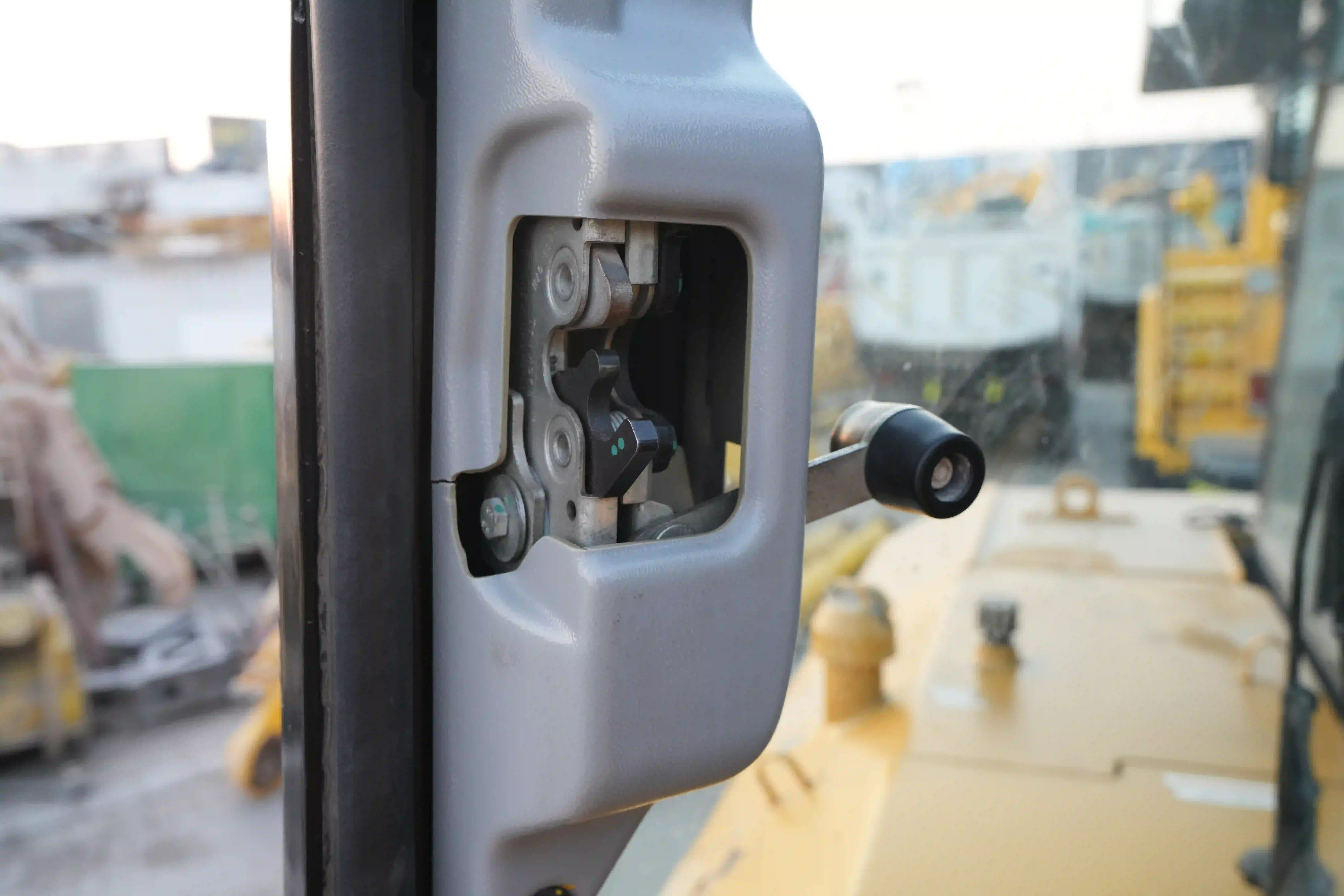 CDB-003-Cat-D8T-crawler-dozer-inspection-cabin-door-handles-1