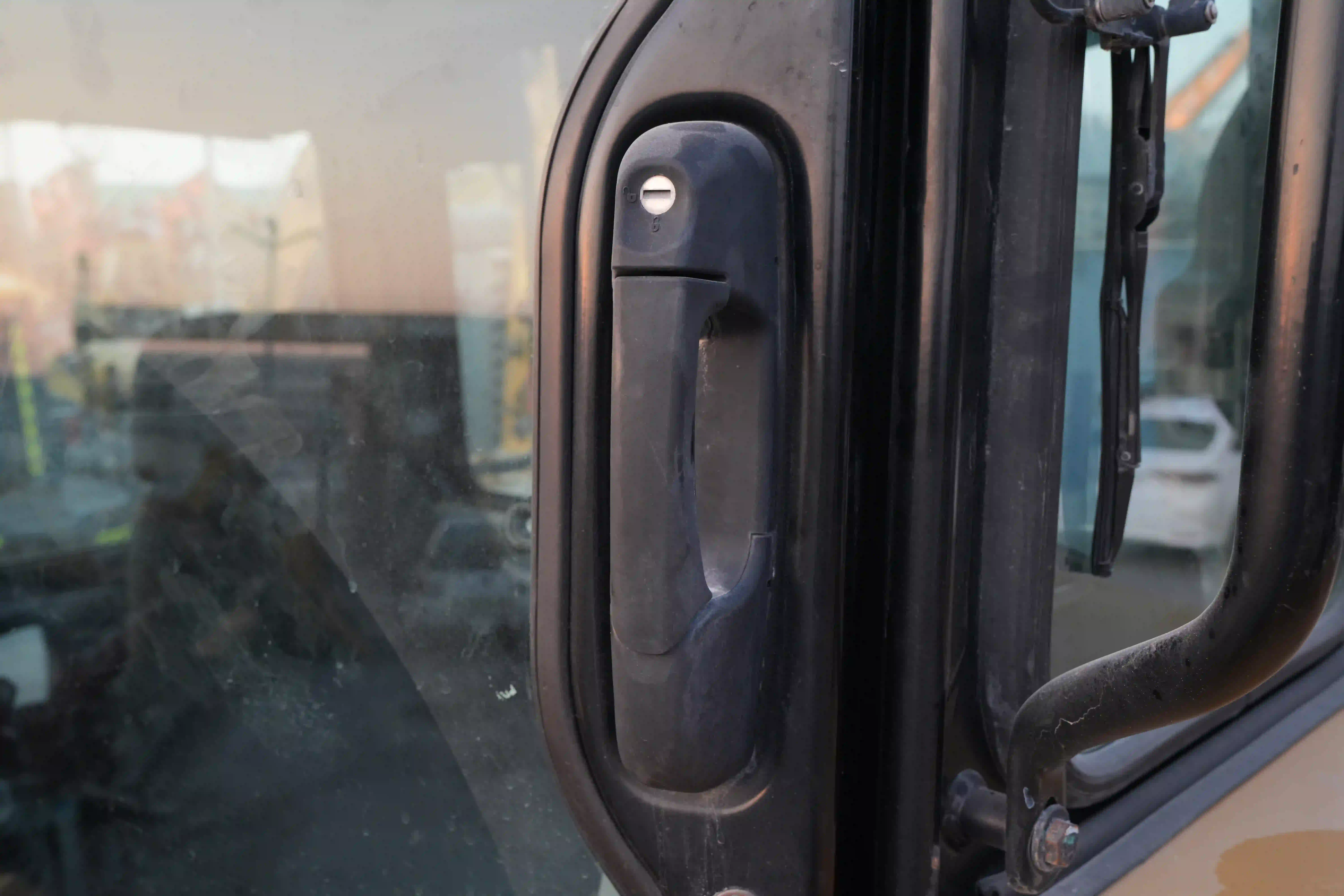 CDB-003-Cat-D8T-crawler-dozer-inspection-cabin-door-handles-2