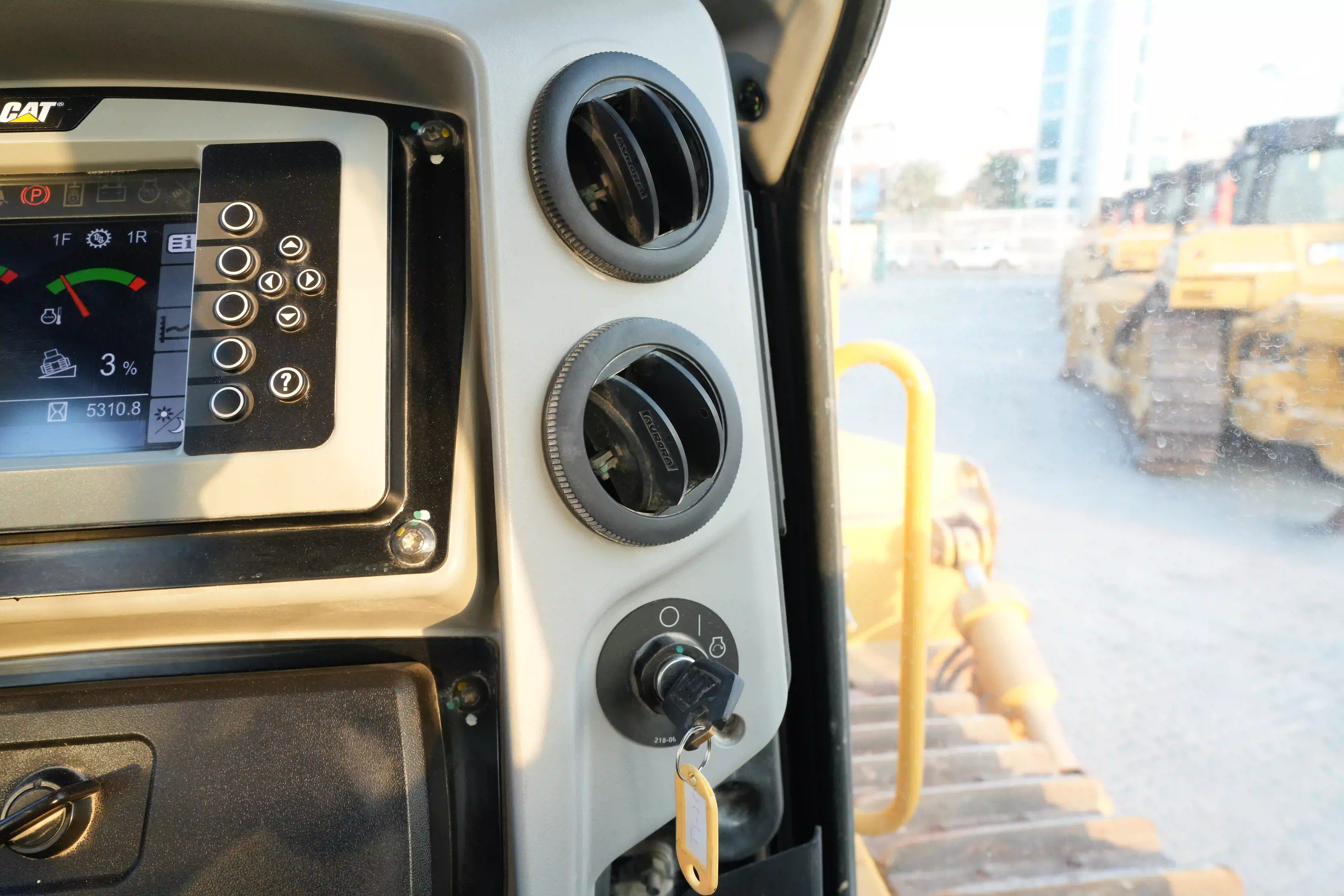 CDB-003-Cat-D8T-crawler-dozer-inspection-air-conditioning-vents-and-air-flow-2