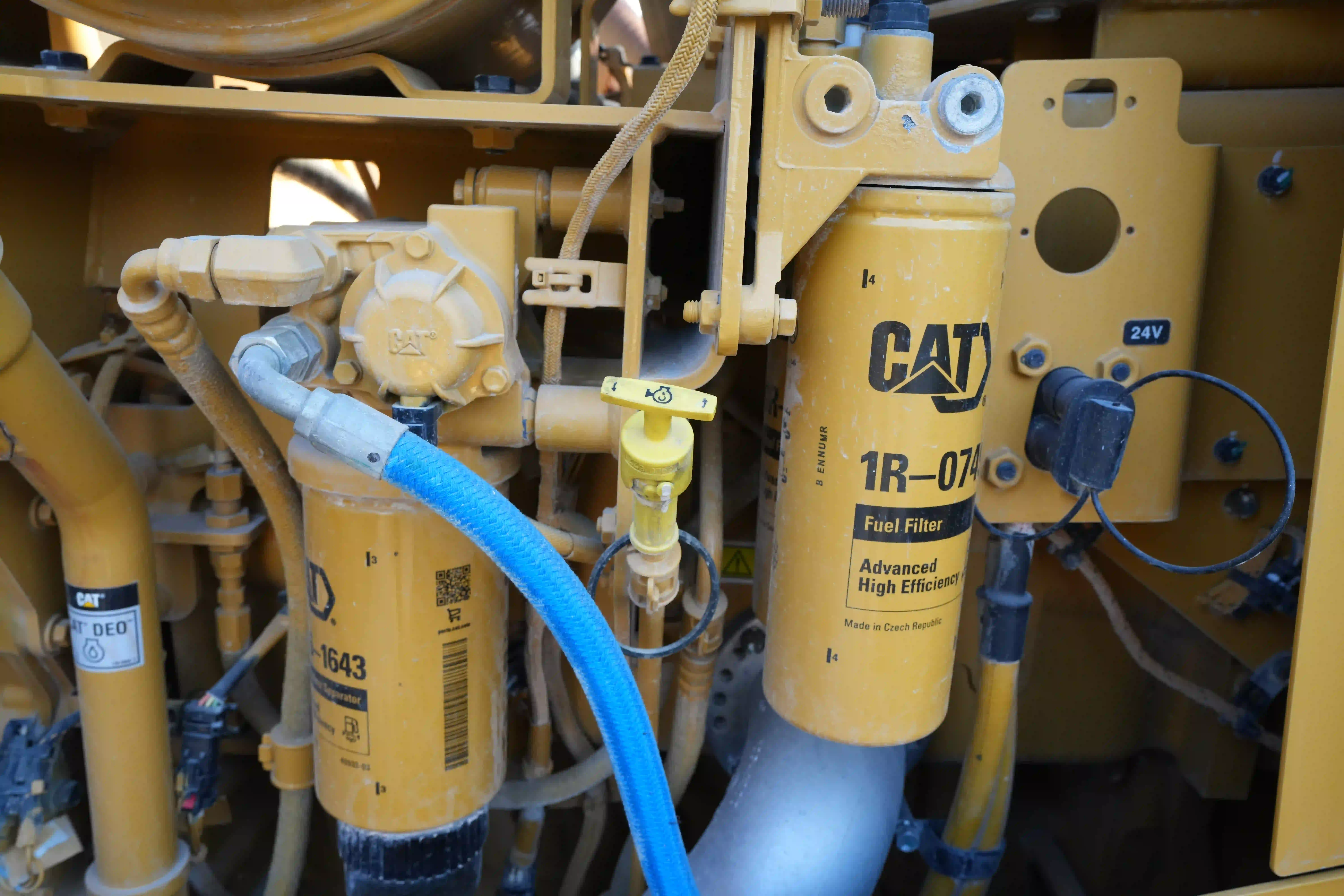 CDB-003-Cat-D8T-crawler-dozer-inspection-engine-fuel-leaks-2