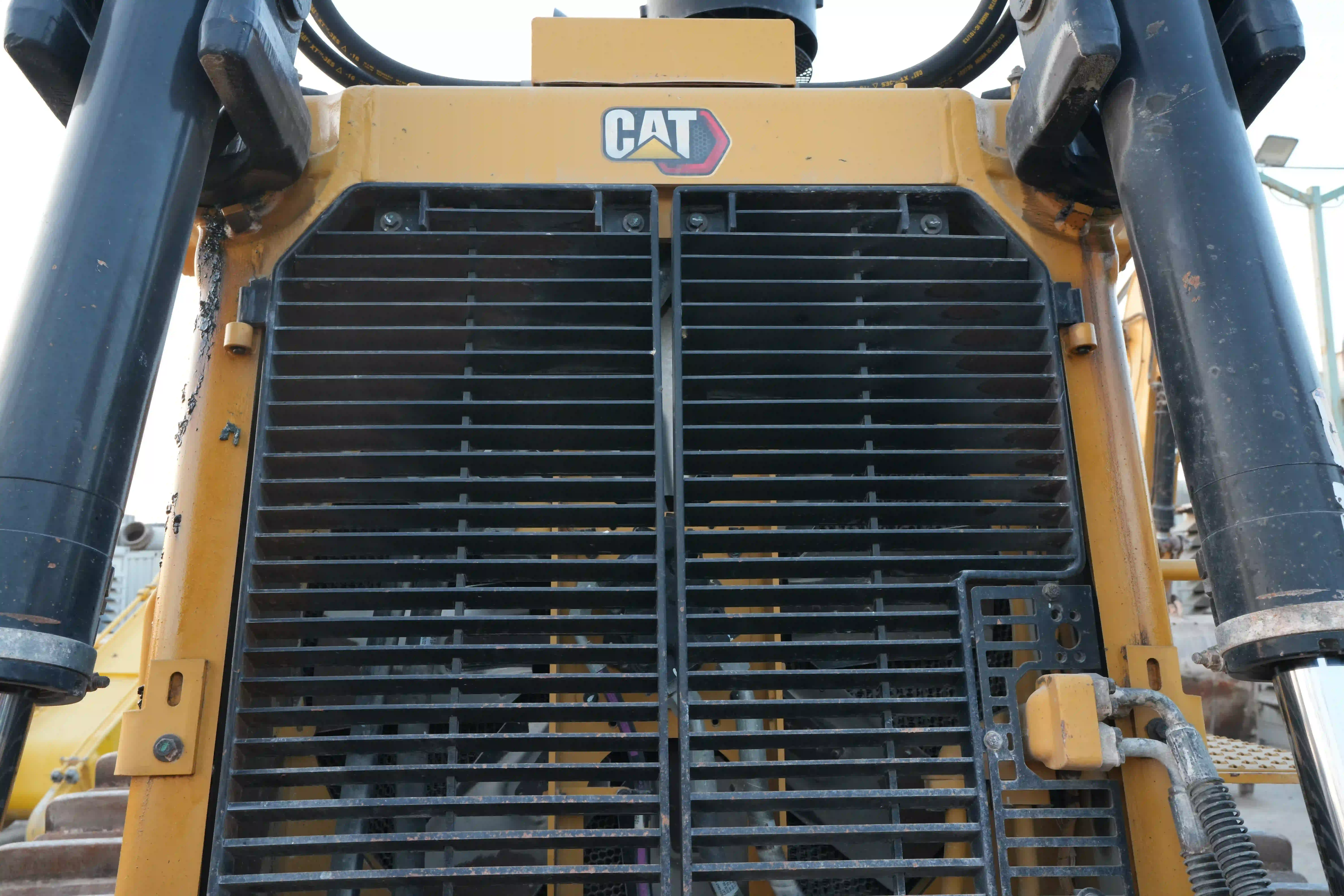 CDB-003-Cat-D8T-crawler-dozer-inspection-engine-cooling-fan-and-fan-guard