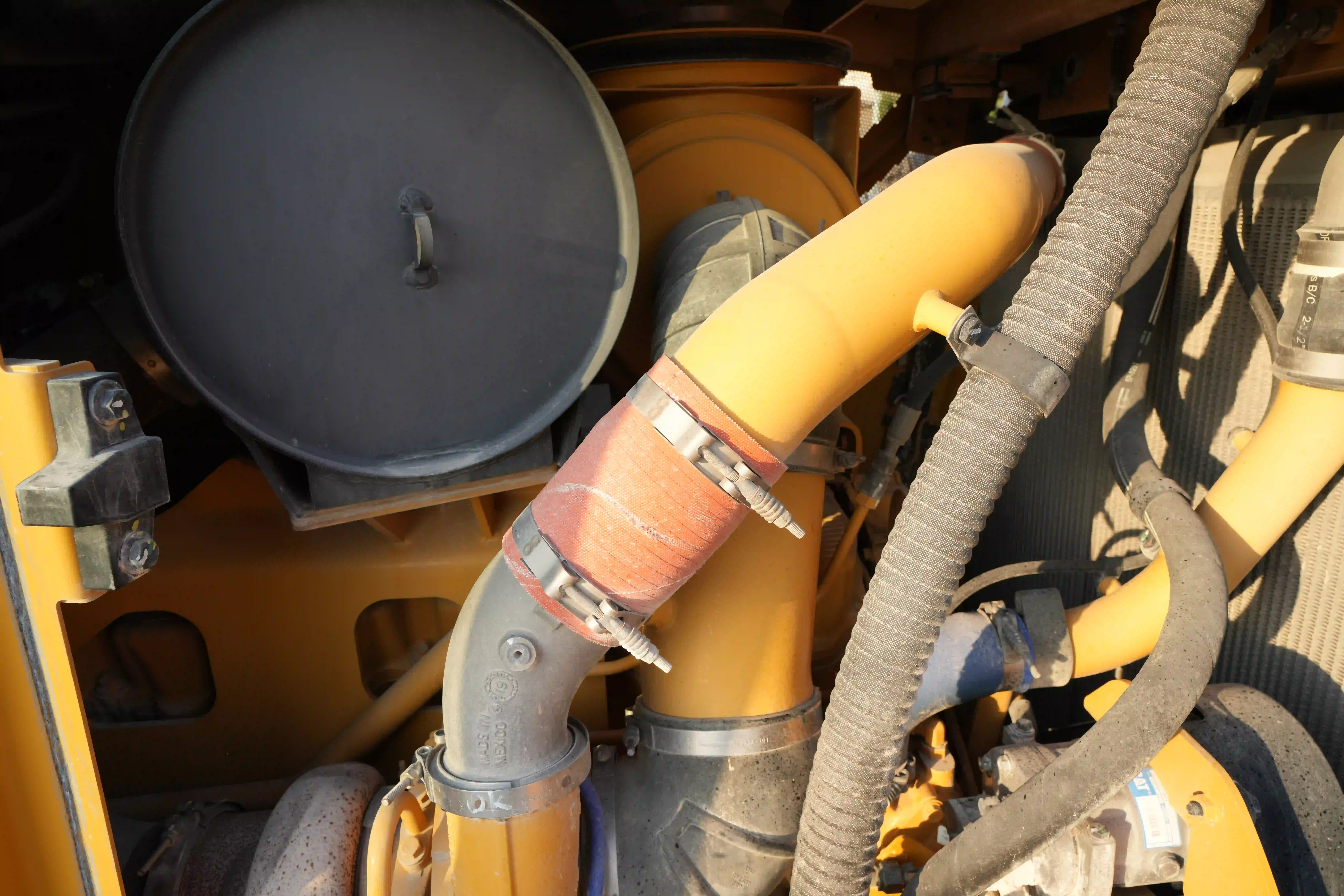 CDB-003-Cat-D8T-crawler-dozer-inspection-engine-hoses-1