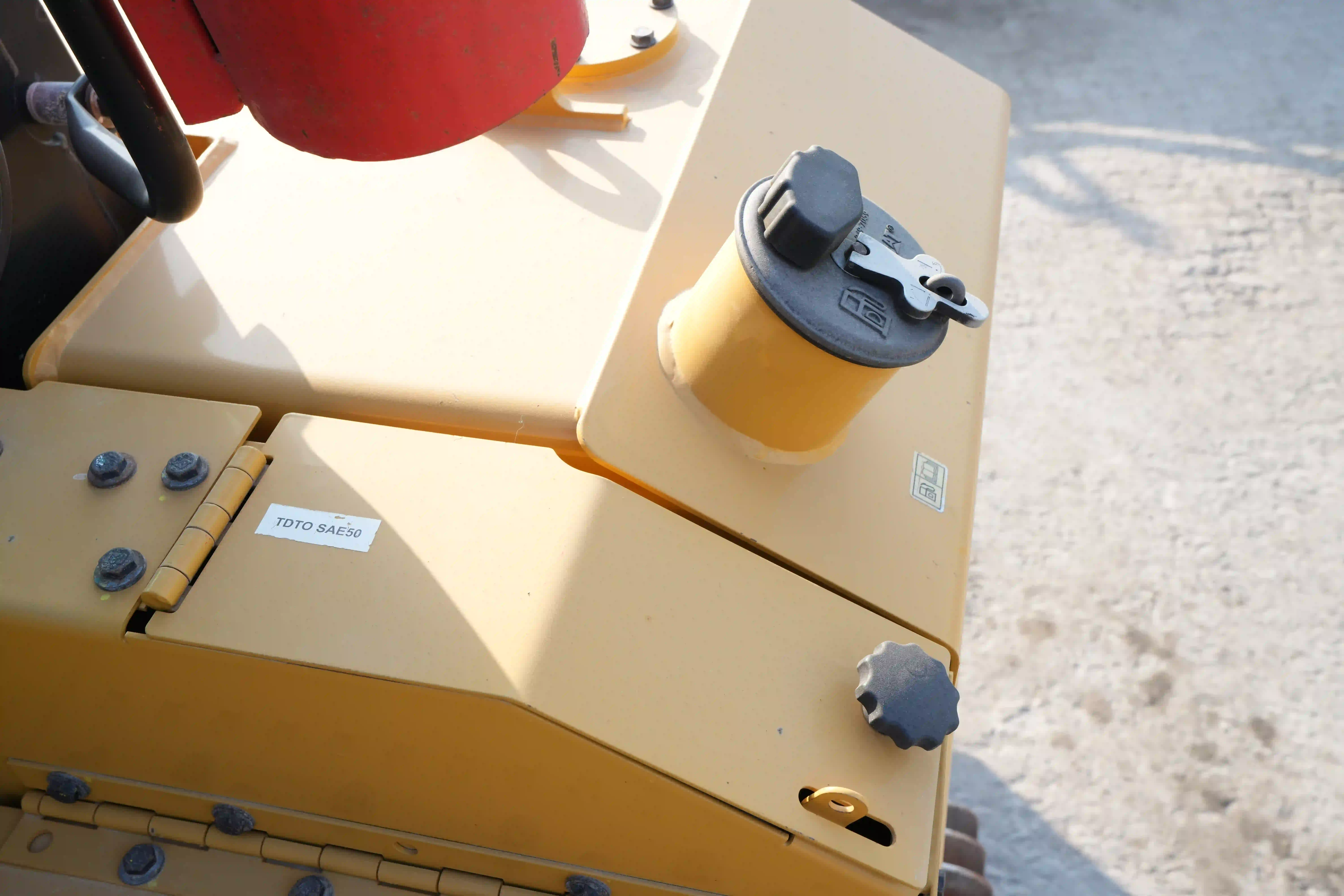 CDB-003-Cat-D8T-crawler-dozer-inspection-engine-fuel-tank-1