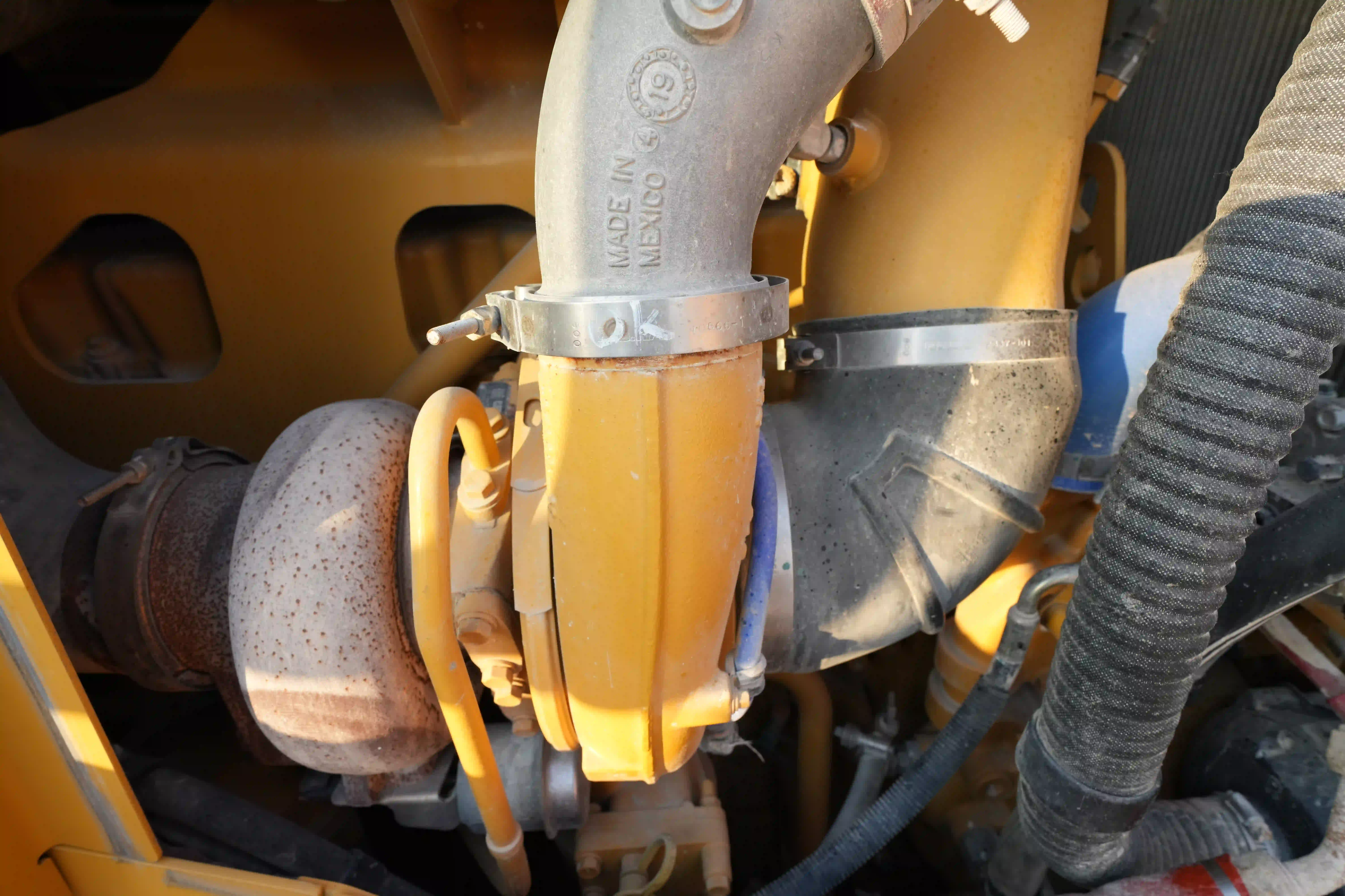 CDB-003-Cat-D8T-crawler-dozer-inspection-engine-turbo