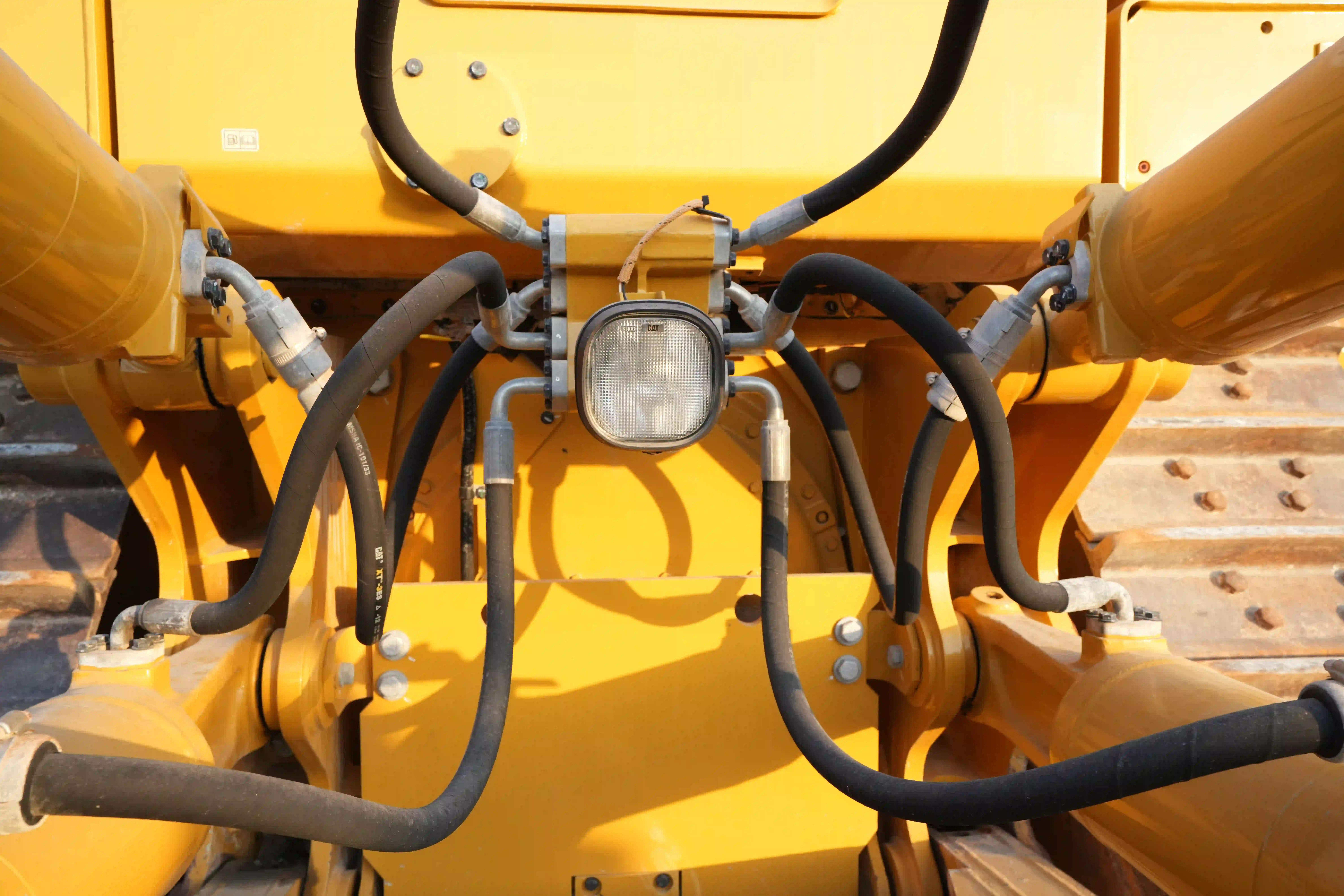 CDB-003-Cat-D8T-crawler-dozer-inspection-hydraulics-hydraulic-hoses-and-lines-2