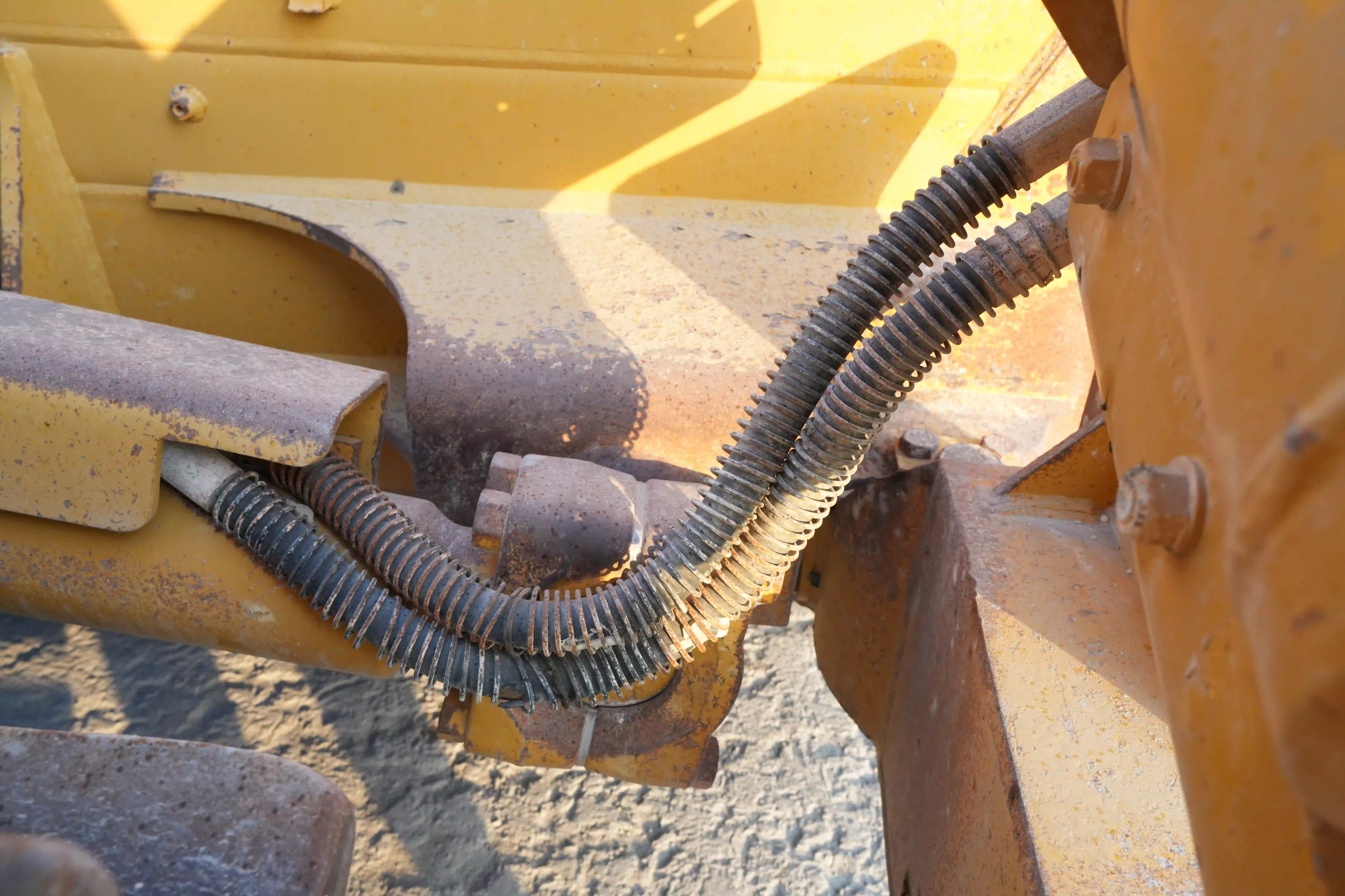 CDB-003-Cat-D8T-crawler-dozer-inspection-hydraulics-hydraulic-hoses-and-lines-3