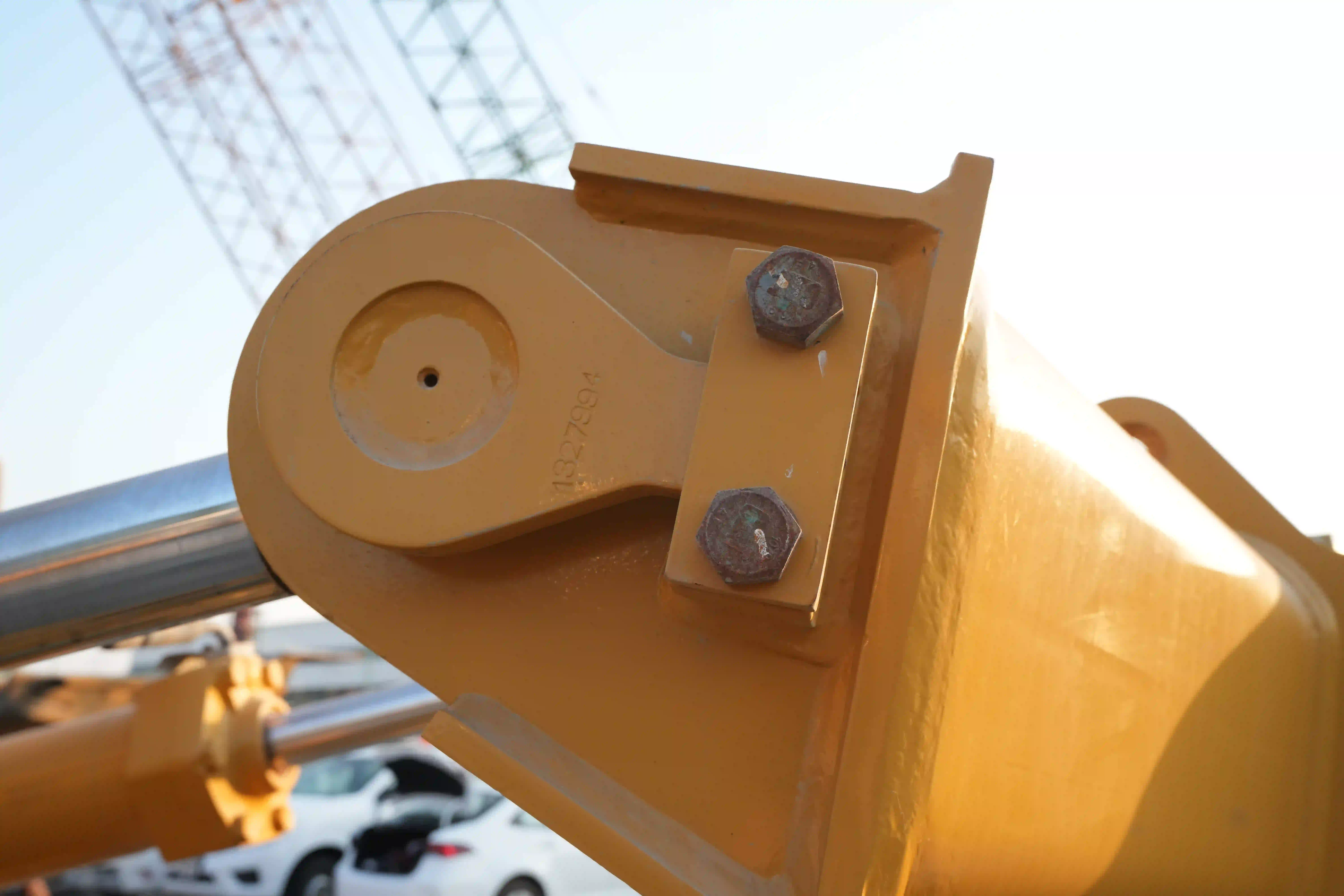CDB-003-Cat-D8T-crawler-dozer-inspection-hydraulics-hydraulic-pins-locks-1