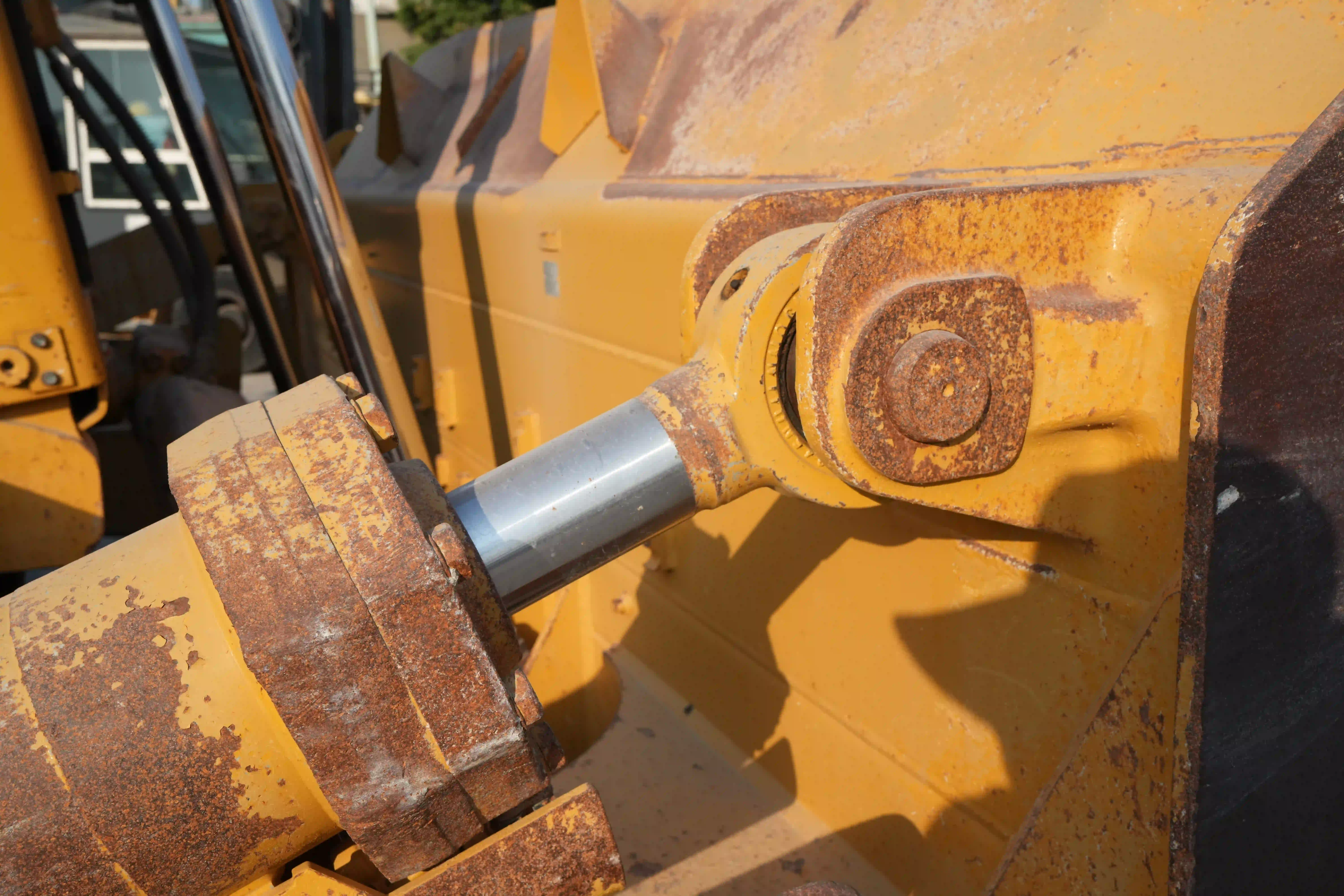 CDB-003-Cat-D8T-crawler-dozer-inspection-hydraulics-blade-tilt-cylinders-1