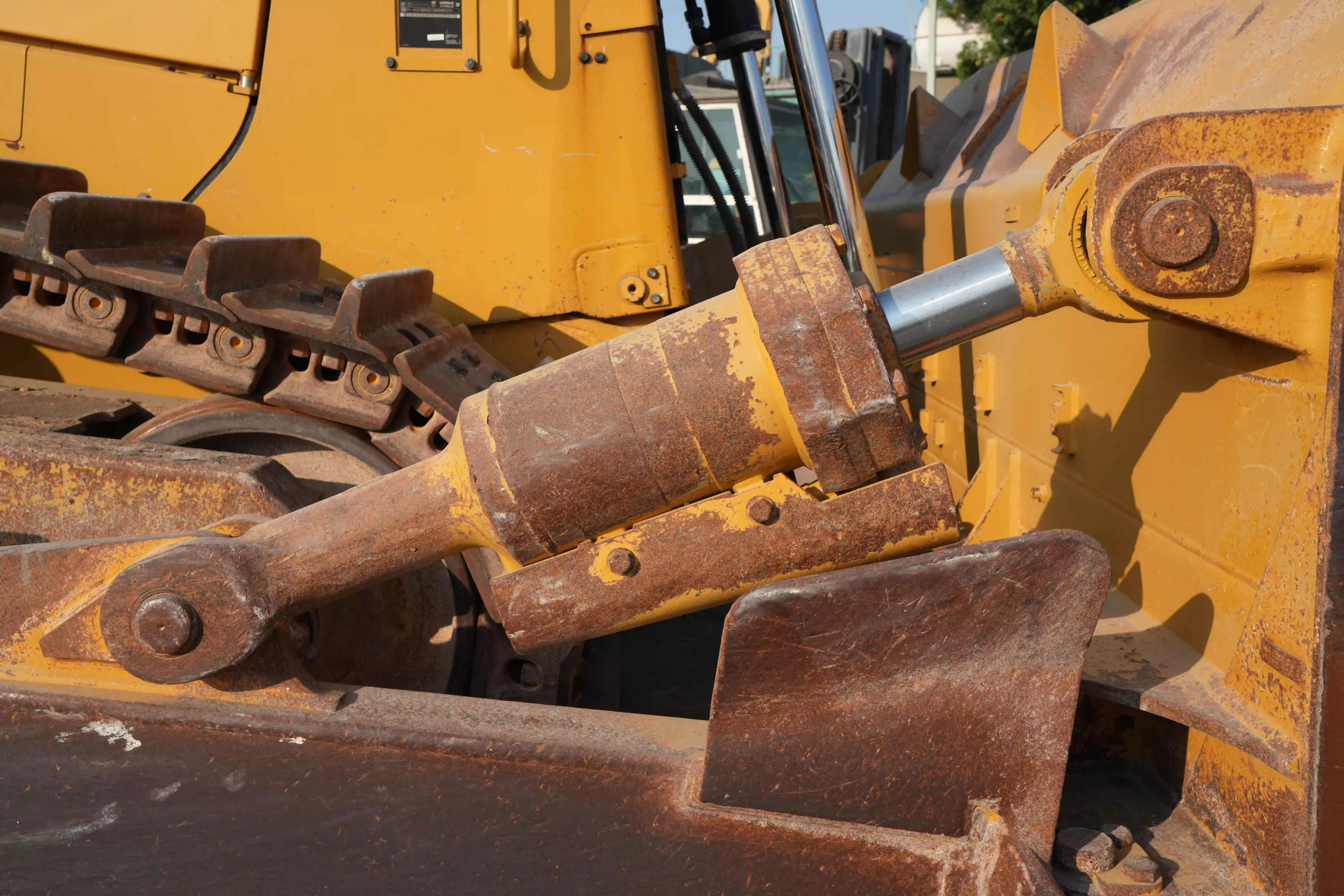 CDB-003-Cat-D8T-crawler-dozer-inspection-hydraulics-blade-tilt-cylinders-2