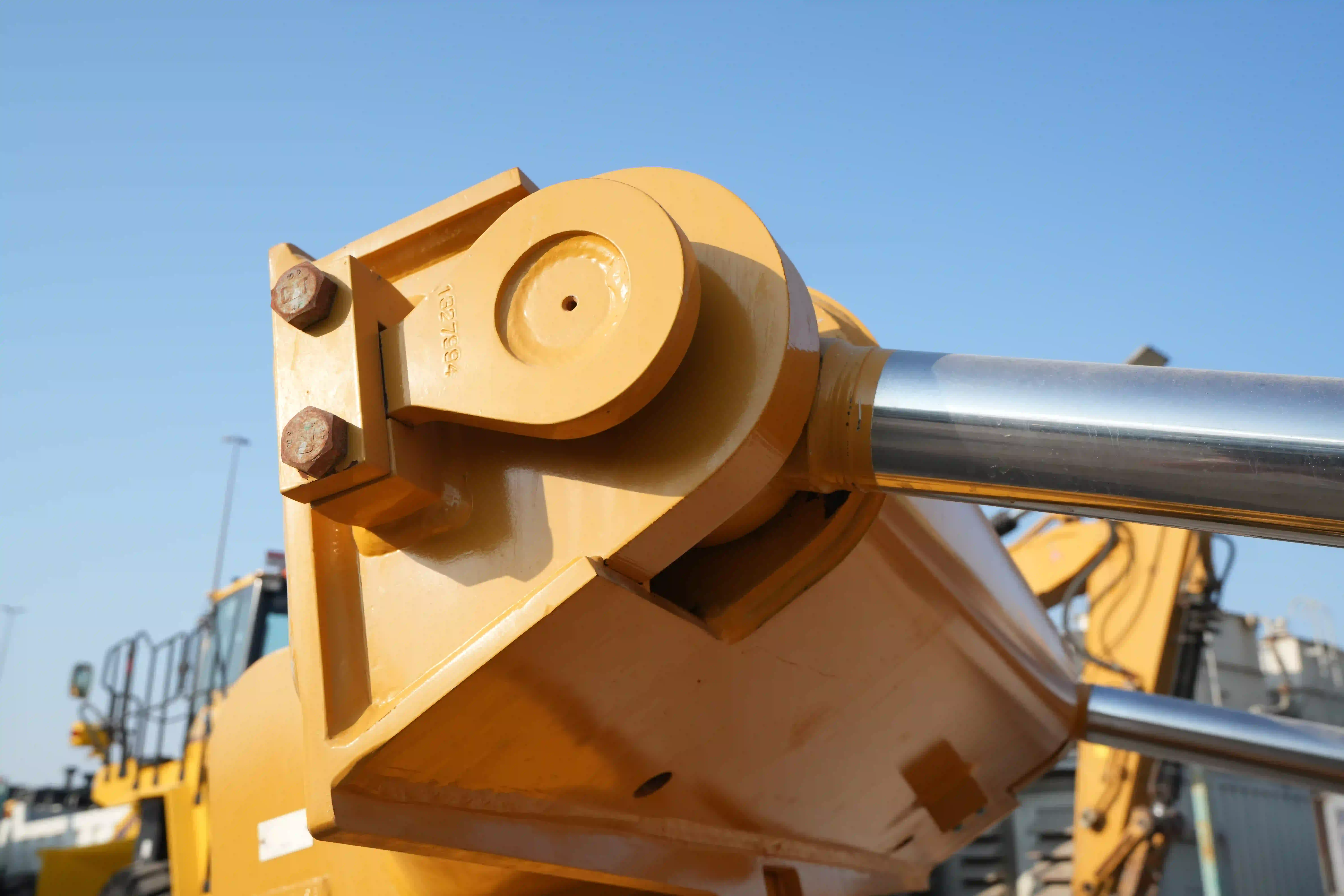 CDB-003-Cat-D8T-crawler-dozer-inspection-hydraulics-ripper-cylinders-1