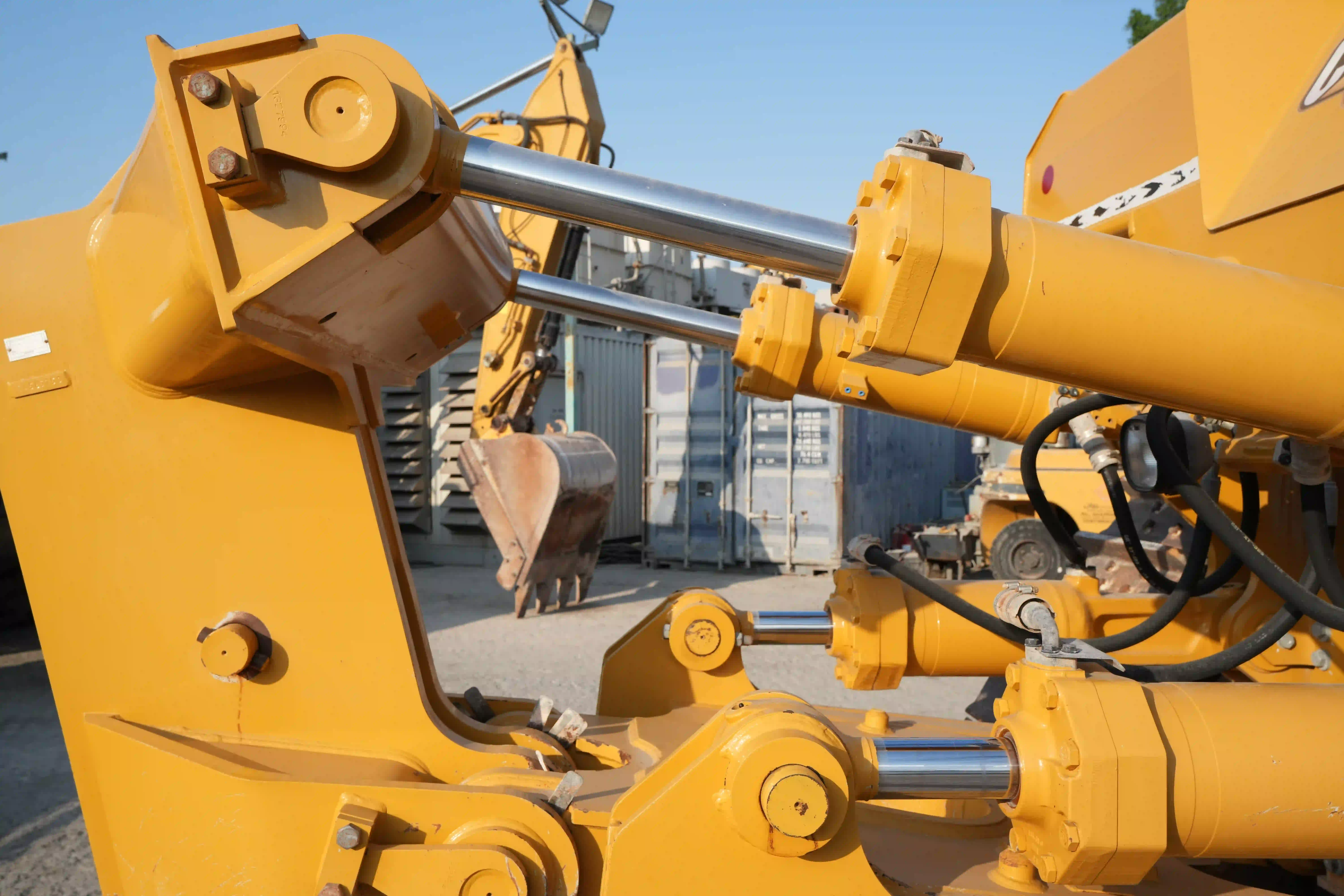 CDB-003-Cat-D8T-crawler-dozer-inspection-hydraulics-ripper-cylinders-2