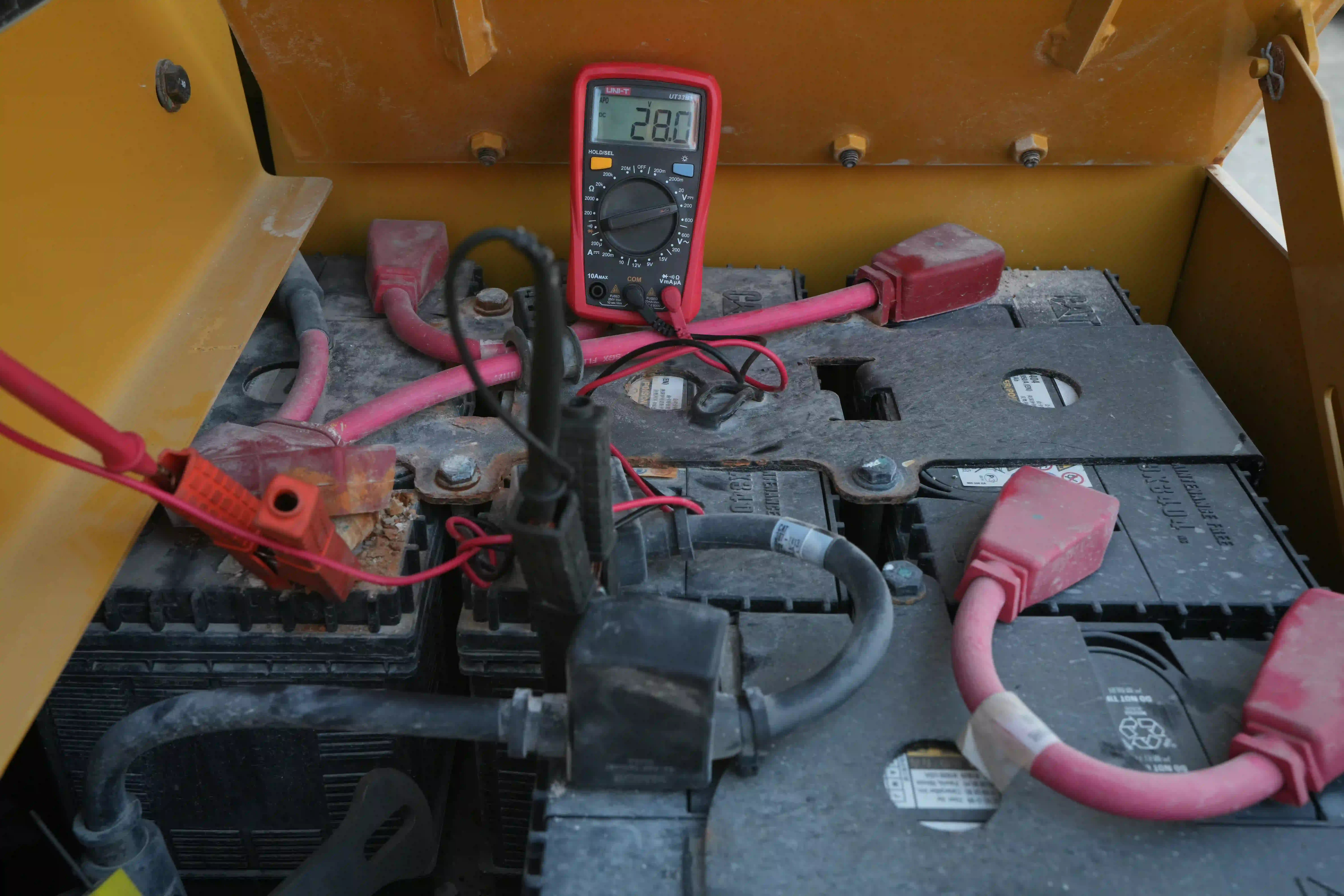 CDB-003-Cat-D8T-crawler-dozer-inspection-electronics-battery-2
